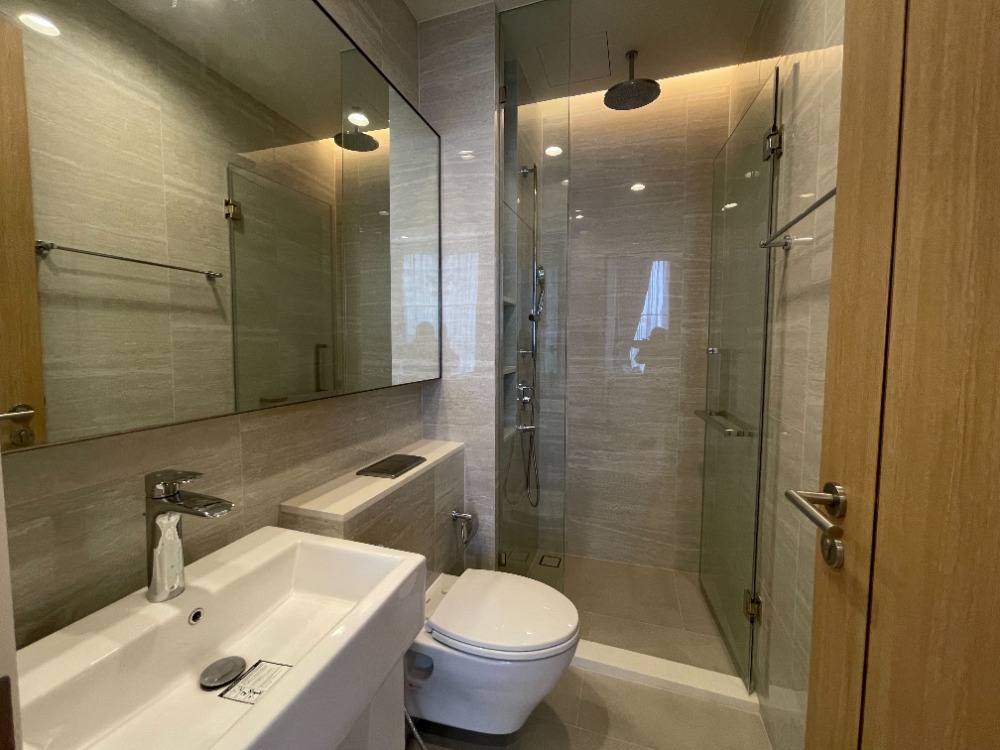 ให้เช่าคอนโดสาทร นราธิวาส : Anil Sathorn 12 Room for Rent 2B2B Corner Room