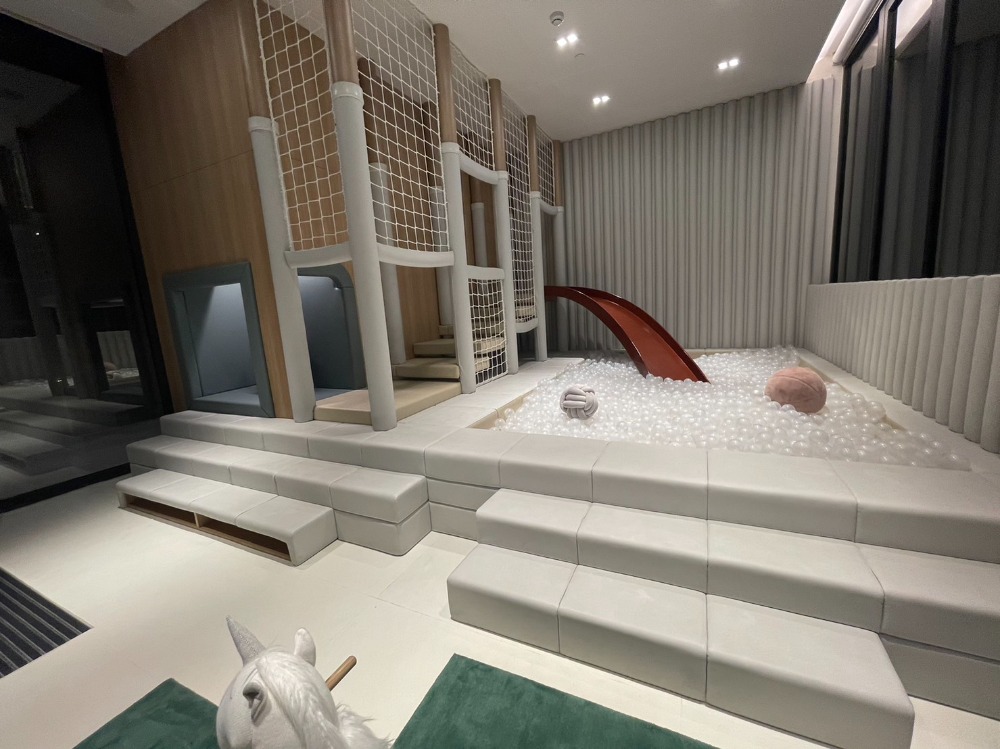 ให้เช่าคอนโดสาทร นราธิวาส : Anil Sathorn 12 Room for Rent 2B2B Corner Room