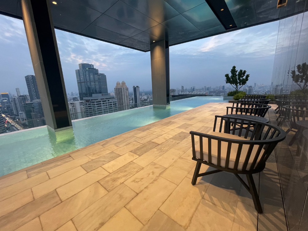 ให้เช่าคอนโดสาทร นราธิวาส : Anil Sathorn 12 Room for Rent 2B2B Corner Room