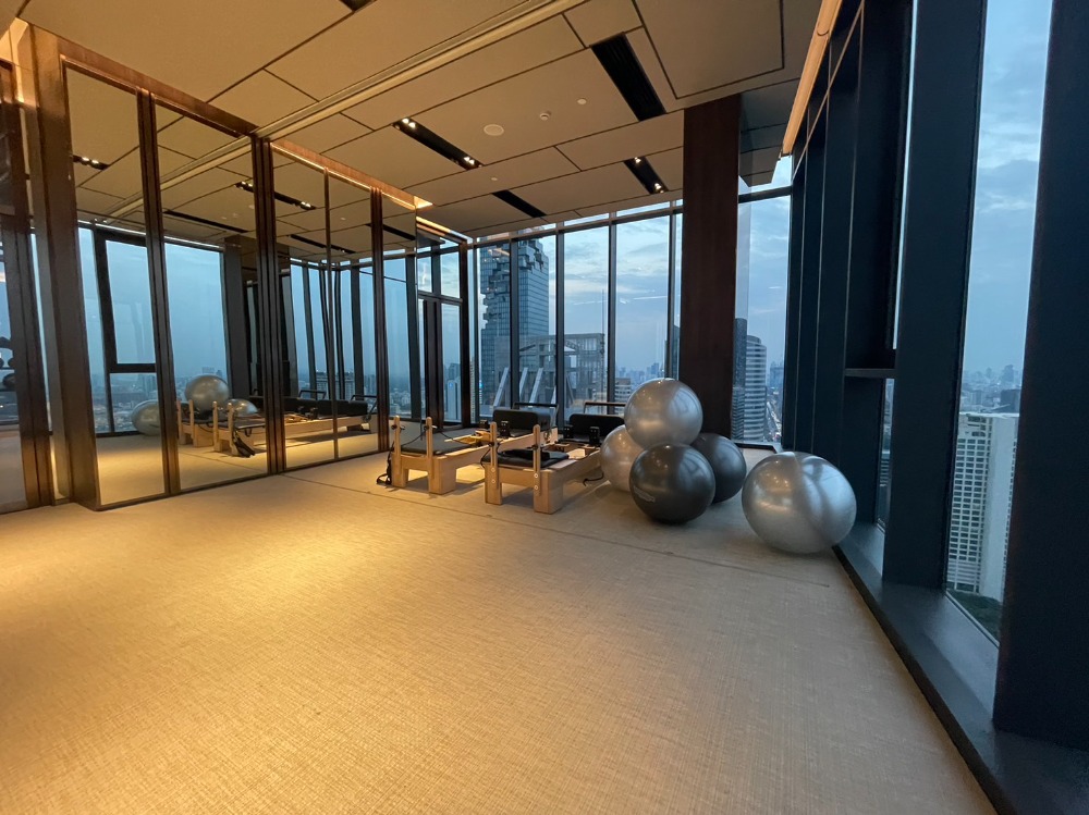 ให้เช่าคอนโดสาทร นราธิวาส : Anil Sathorn 12 Room for Rent 2B2B Corner Room