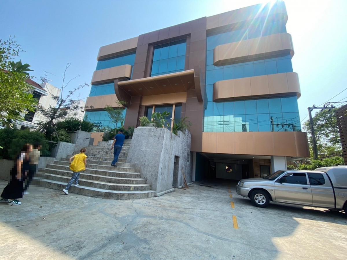 ให้เช่าสำนักงานรามคำแหง หัวหมาก : 📢👇Office 4 storey , easily traveling in many routes, near express way, Ladprao, Ramintra, Ekamai, Thonglor , about 20 car parking space