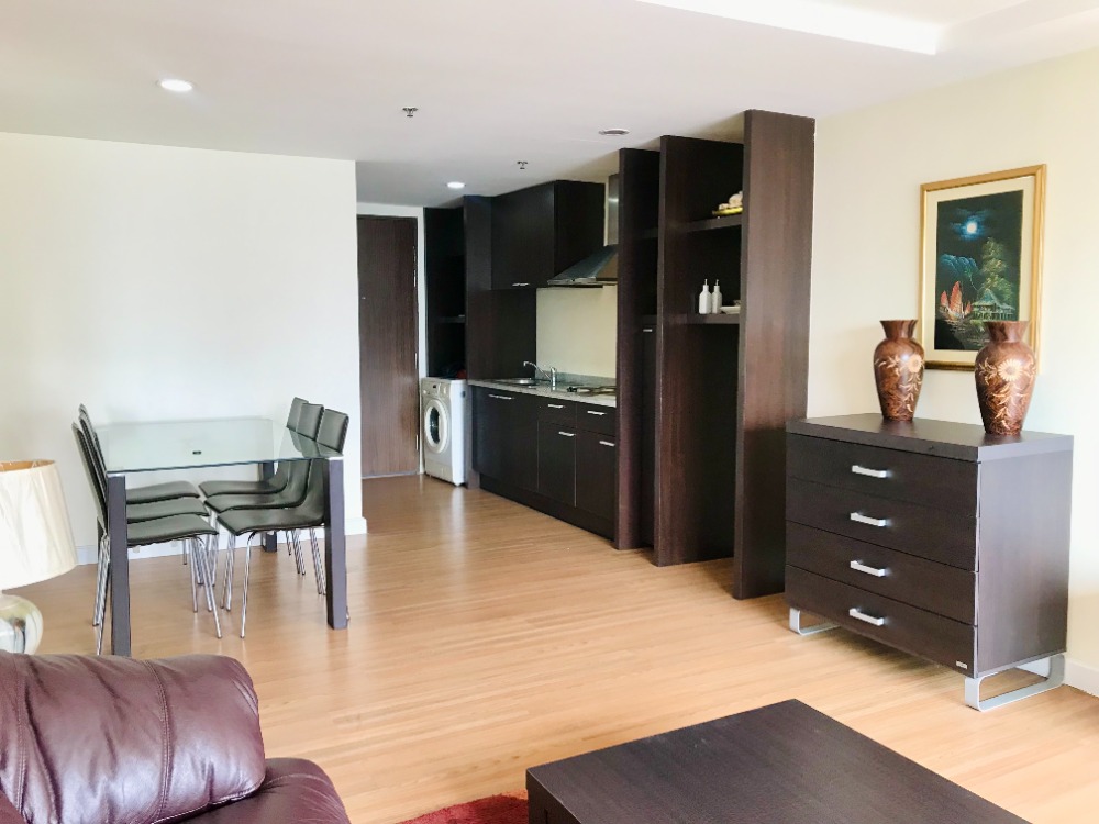 ขายคอนโดนานา : ขายด่วน ราคาถูกที่สุด!  Urgent sell in the lowest price/ sq.m in the building!! The Trendy Condominium