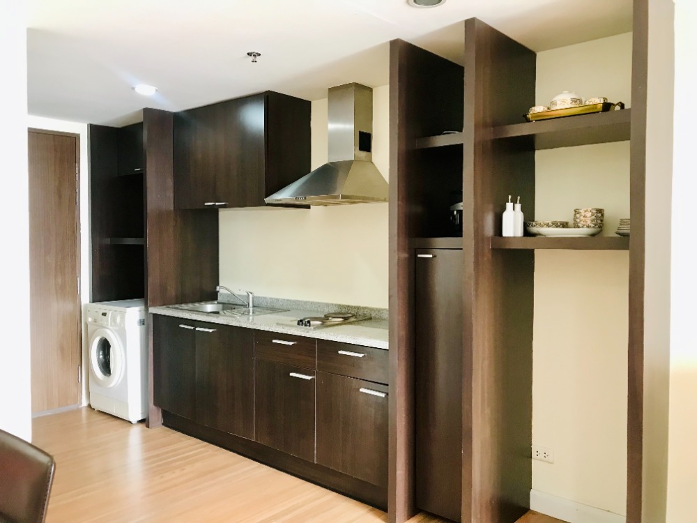 ขายคอนโดนานา : ขายด่วน ราคาถูกที่สุด!  Urgent sell in the lowest price/ sq.m in the building!! The Trendy Condominium