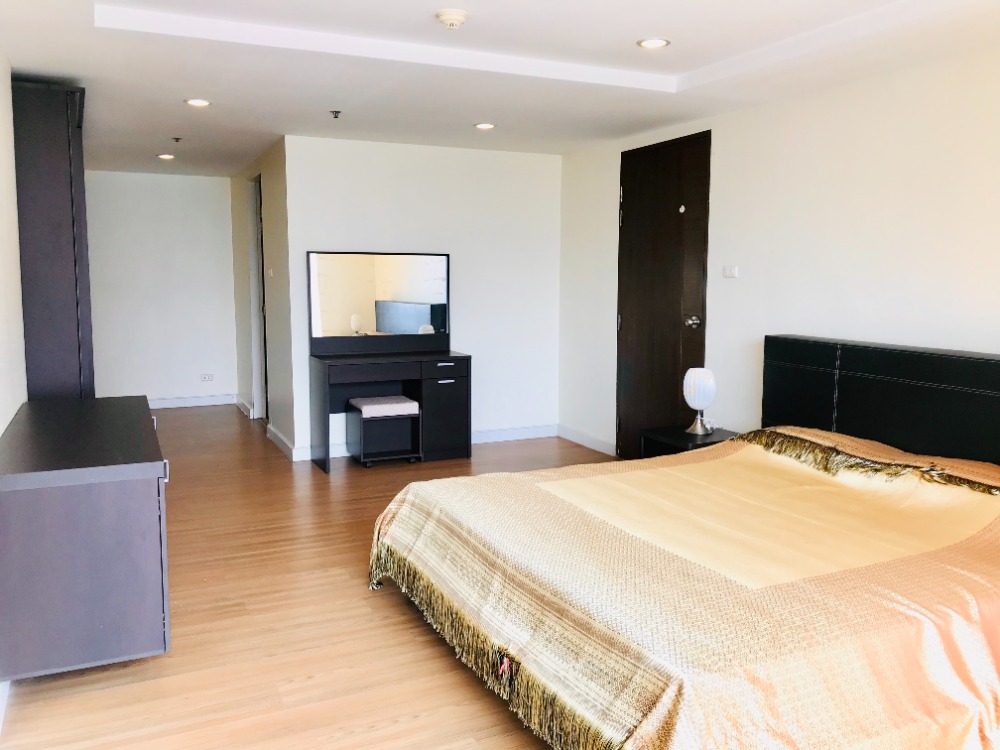 ขายคอนโดนานา : ขายด่วน ราคาถูกที่สุด!  Urgent sell in the lowest price/ sq.m in the building!! The Trendy Condominium