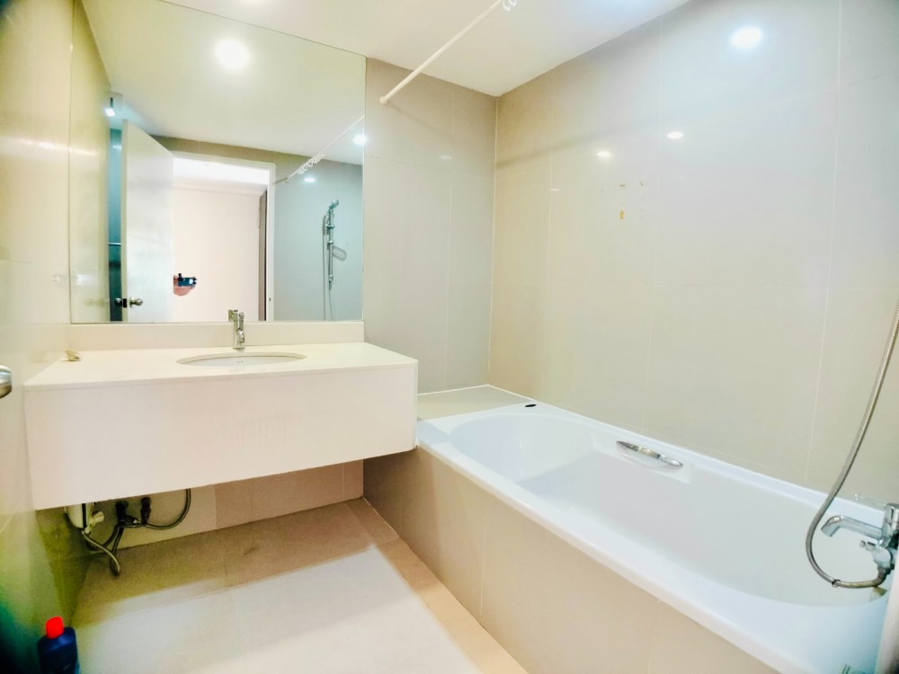 ขายคอนโดนานา : ขายด่วน ราคาถูกที่สุด!  Urgent sell in the lowest price/ sq.m in the building!! The Trendy Condominium