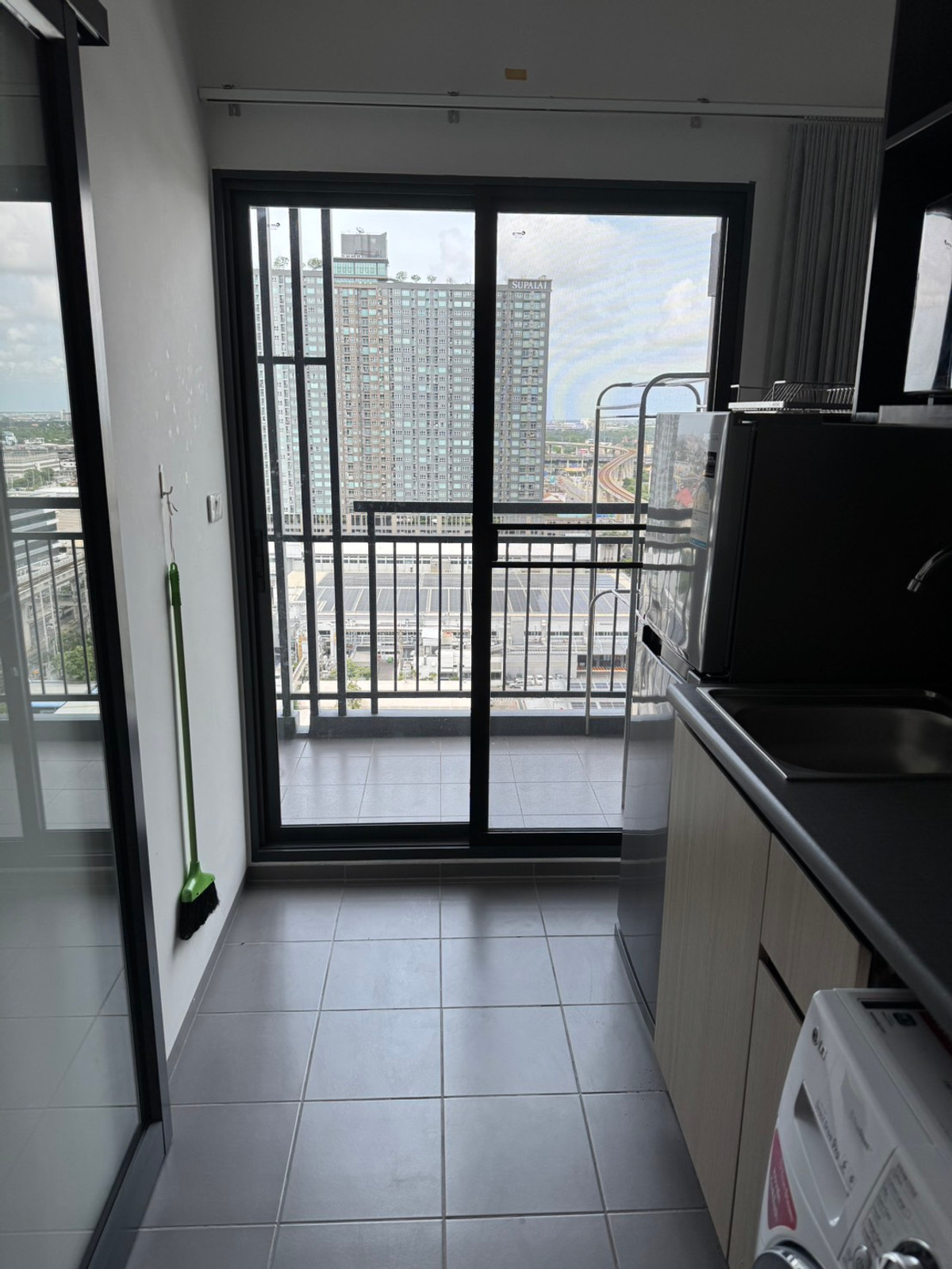 ขายคอนโดสมุทรปราการ สำโรง : ราคาพิเศษ ด่วนต้องการ ขายห้อง ไอดีโอ สุขุมวิท 115 Ideo Sukhumvit 115 1 ห้องนอน  2.1 ลบ