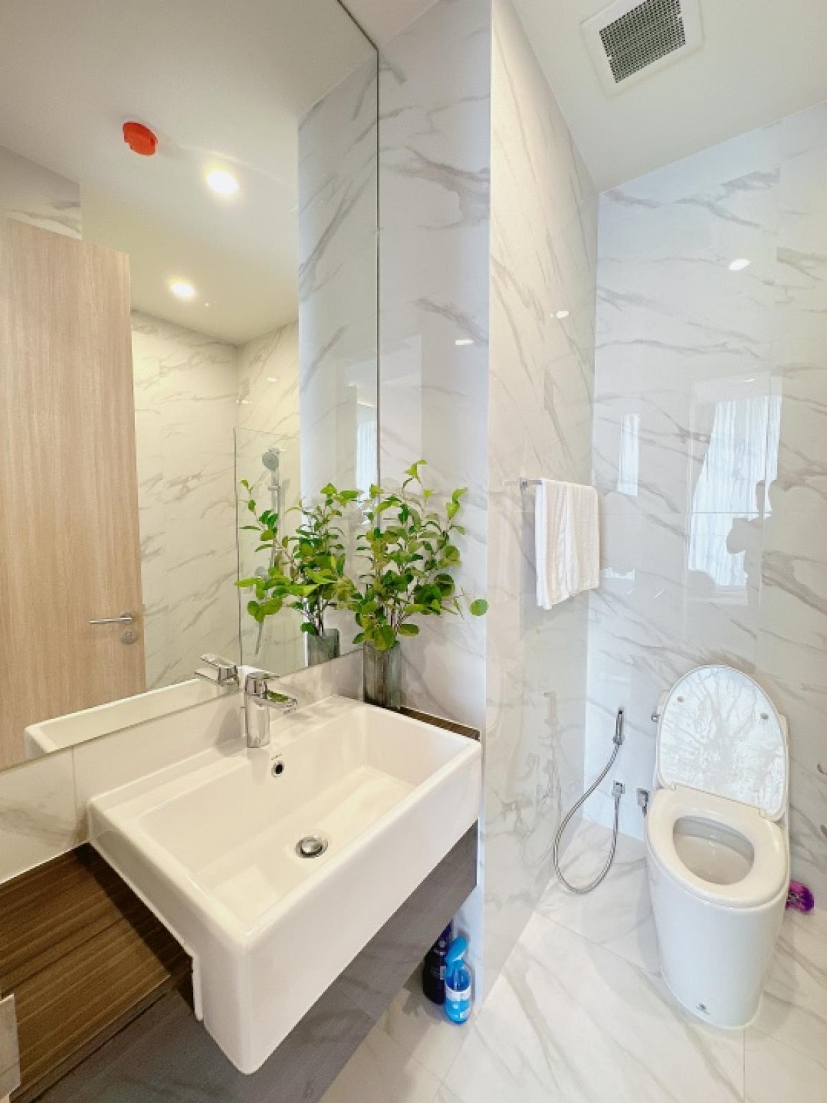 ให้เช่าคอนโดสุขุมวิท อโศก ทองหล่อ : ห้องใหม่ พึ่งตกแต่งเสร็จ พร้อมเข้าอยู่ 26,000 ตกแต่ง  luxury วิวโล้ง ชั้นสูง BTS สุขุมวิท MRT Asoke 095-489-8890 Green