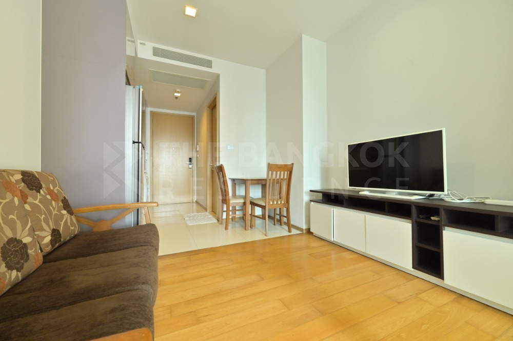 ขายคอนโดนานา : Best price in the building, high quality condo near BTS Nana, best deal for investment, Hyde Sukhumvit 13, high floor, clear view, good condition, ready stay or rent out