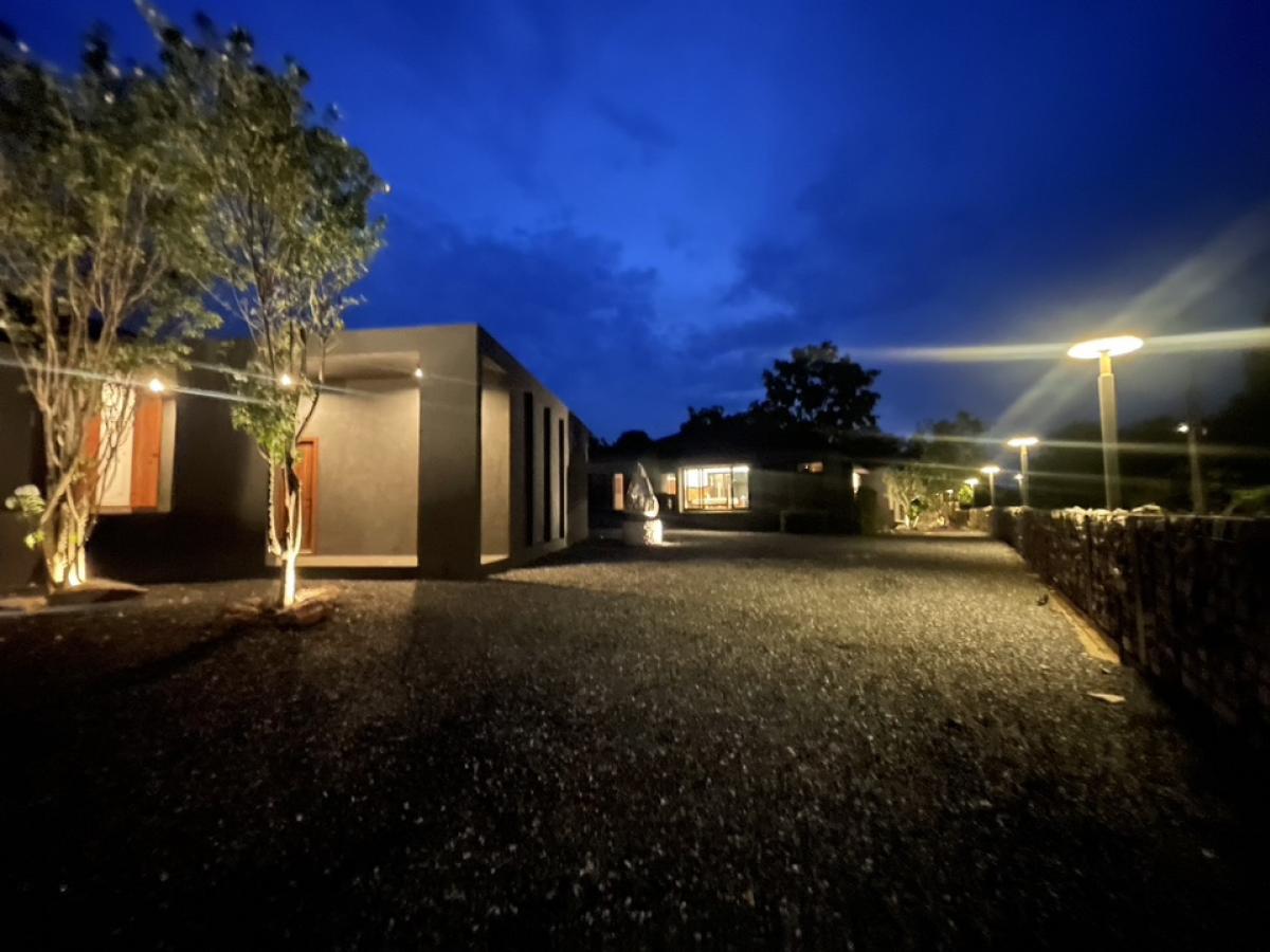 For SaleHousePak Chong KhaoYai : Luxury house #Pool villa khao yai# 3 bed 3 bath 3 carpark area 207 Sqw using area 400 sqm fully furnished special design from National Artist#