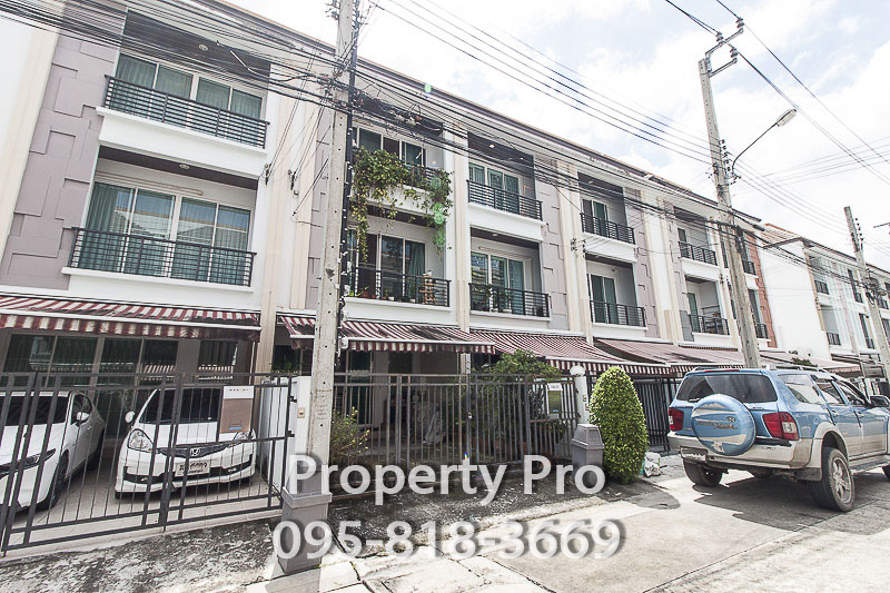 ขายทาวน์โฮมลาดพร้าว101 แฮปปี้แลนด์ : ขายด่วน บ้านกลางเมือง ลาดพร้าว 87 ทาวน์โฮม 3 ชั้น 21.6 ตร.วา 3 ห้องนอน 3 ห้องน้ำ ทางเข้า-ออกสะดวก ใกล้บิ๊กซี ลาดพร้าว และ ทางด่วนฉลองรัช : EL24S-022