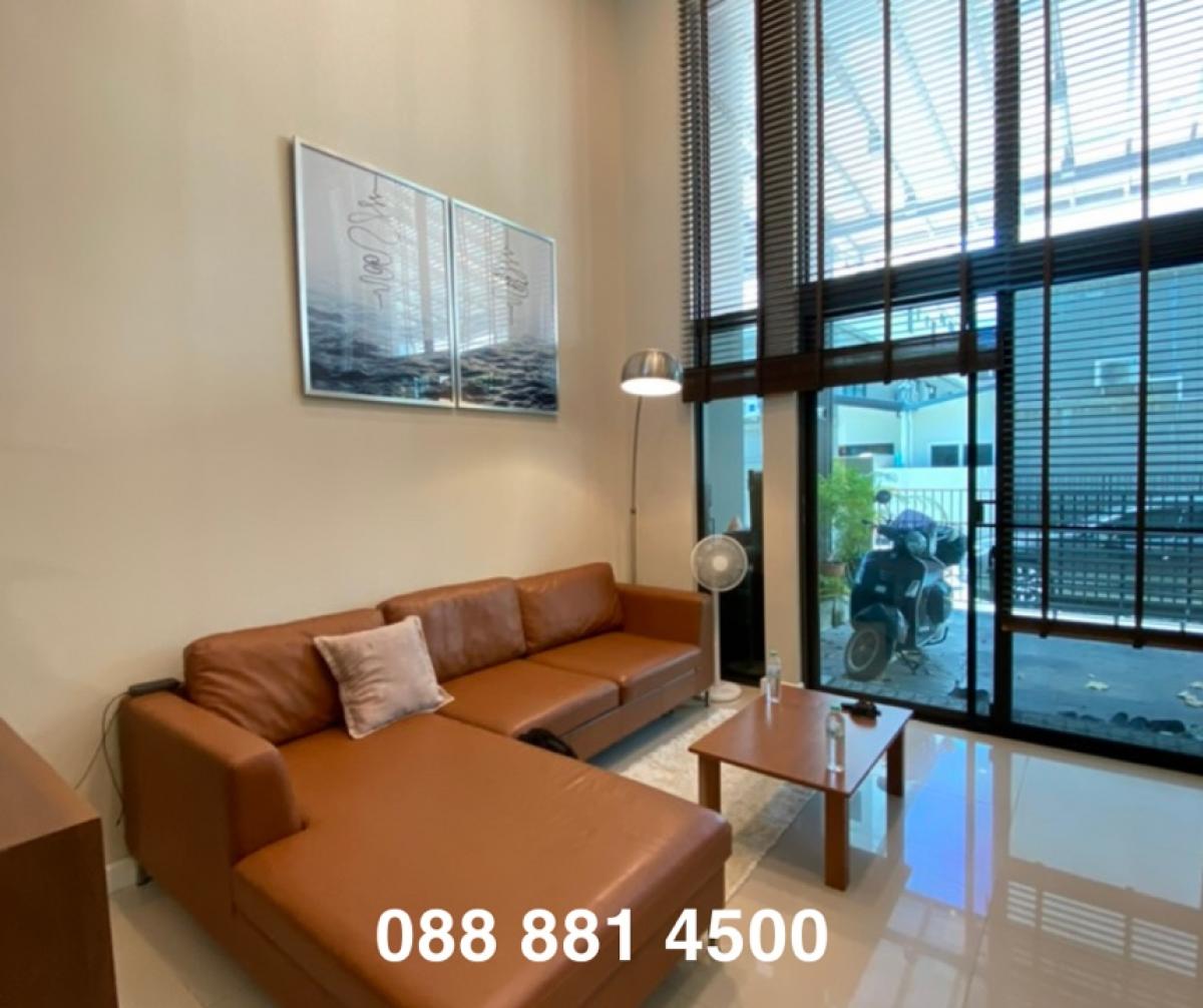For SaleTownhomePattanakan, Srinakarin : ⛳️Selling a townhouse, Patio, Phatthanakan 32, 3 and a half floors 💢 Super value, value, value 💢 With solar cells. In this hot weather, turn on the air conditioner to cool down. Turn on the air conditioner 24 hours a day. Pay only a few hundred baht per m