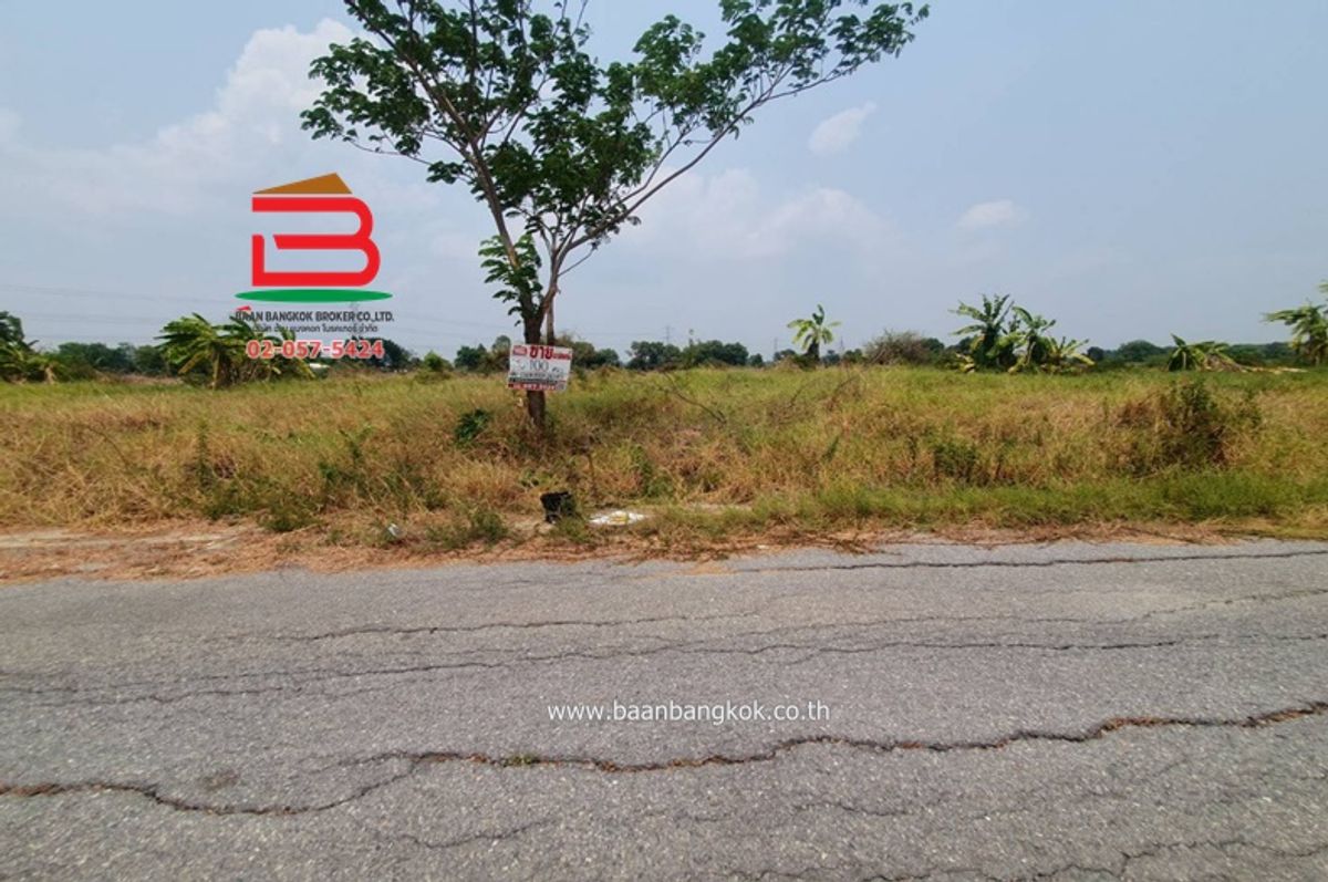 ขายที่ดินปทุมธานี รังสิต ธรรมศาสตร์ : ทาวน์เฮาส์ หมู่บ้าน เดอะคัลเลอร์ส คลอง 4 เนื้อที่ 27.5 ตารางวา ตำบลลาดสวาย อำเภอลำลูกกา จังหวัดปทุมธานี