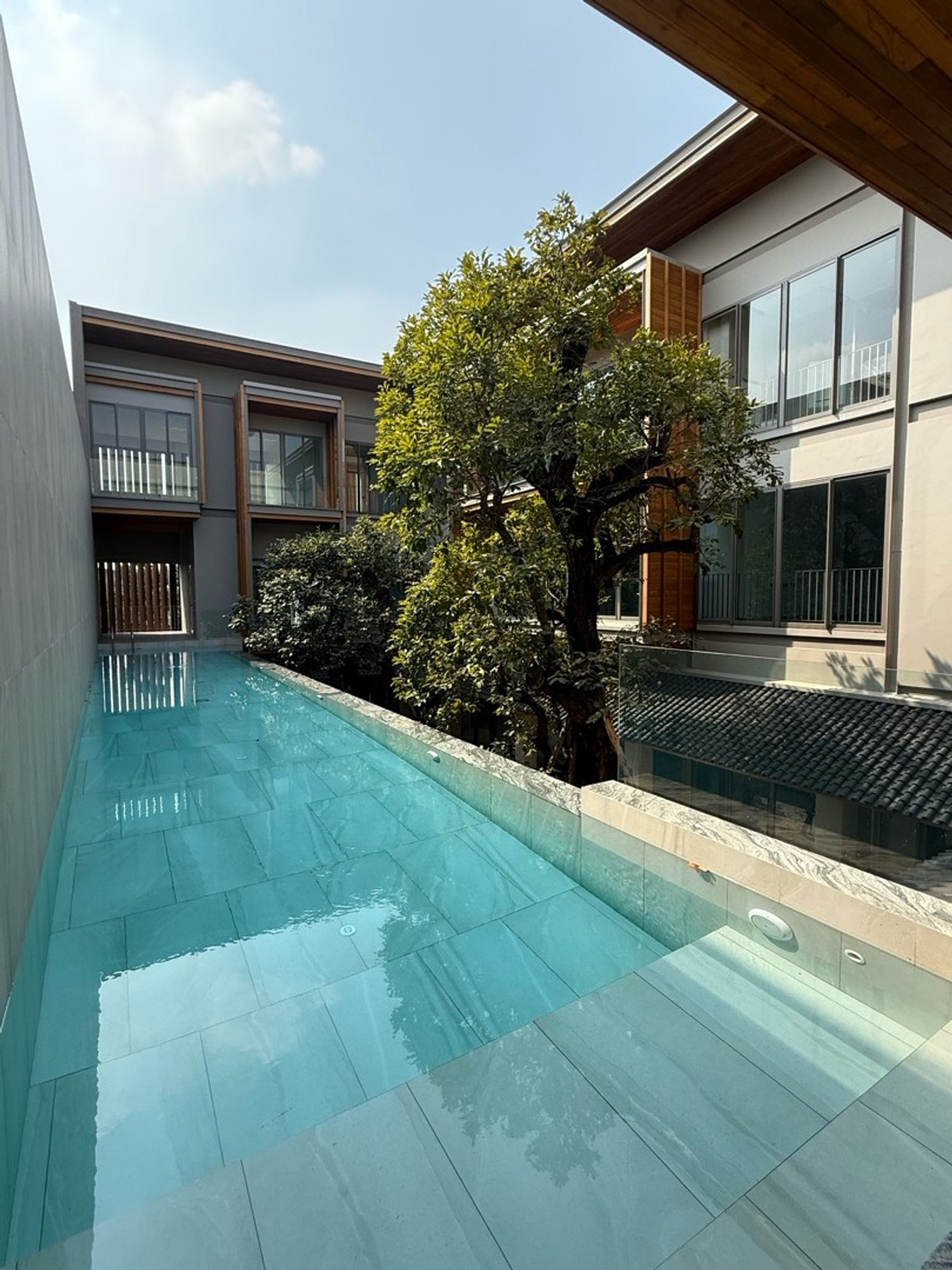 ขายบ้านพระราม 9 เพชรบุรีตัดใหม่ RCA : Selling : 𝙐𝙡𝙩𝙧𝙖 𝙇𝙪𝙭𝙪𝙧𝙮 𝙋𝙤𝙤𝙡 𝙑𝙞𝙡𝙡𝙖 𝙞𝙣 𝙄𝙣 𝙀𝙠𝙖𝙢𝙖𝙞 - 𝙍𝙖𝙢𝙞𝙣𝙩𝙧𝙖 , 1150 sqm , 182 sqw , 4 Bed 6 Bath , 6 Parking Lot 

** Private Pool 
** Private Liftt 

🔥🔥 Selling : 179,000,000🔥🔥( Un Furnishered ) 

More Information 
