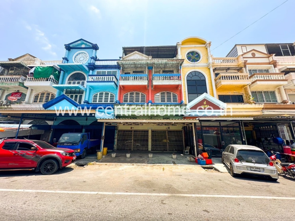 For SaleShop HouseNonthaburi, Bang Yai, Bangbuathong : Commercial building, 3.5 floors, 2 units, Bang Yai City, opposite Westgate.