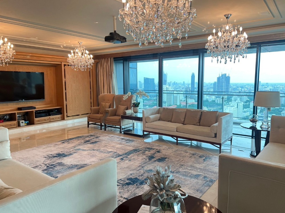 For RentCondoWitthayu, Chidlom, Langsuan, Ploenchit : LTH10344–The St. Regis FOR RENT in Ratchadamri size 440 Sq.m. 3 beds 4 baths Near BTS Rajdamri Station ONLY 580K/Month
