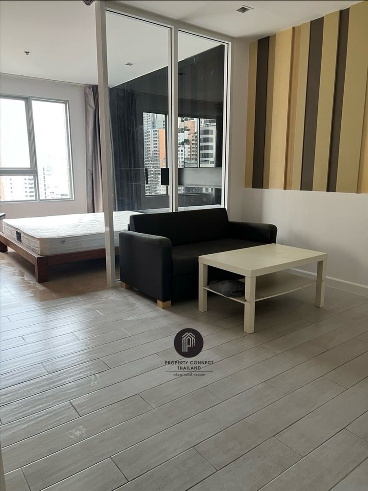 For RentCondoSukhumvit, Asoke, Thonglor : Few mins to BTS Prompong ,Studio Room Value for money- Condo One X Sukhumvit 26- Have many rooms