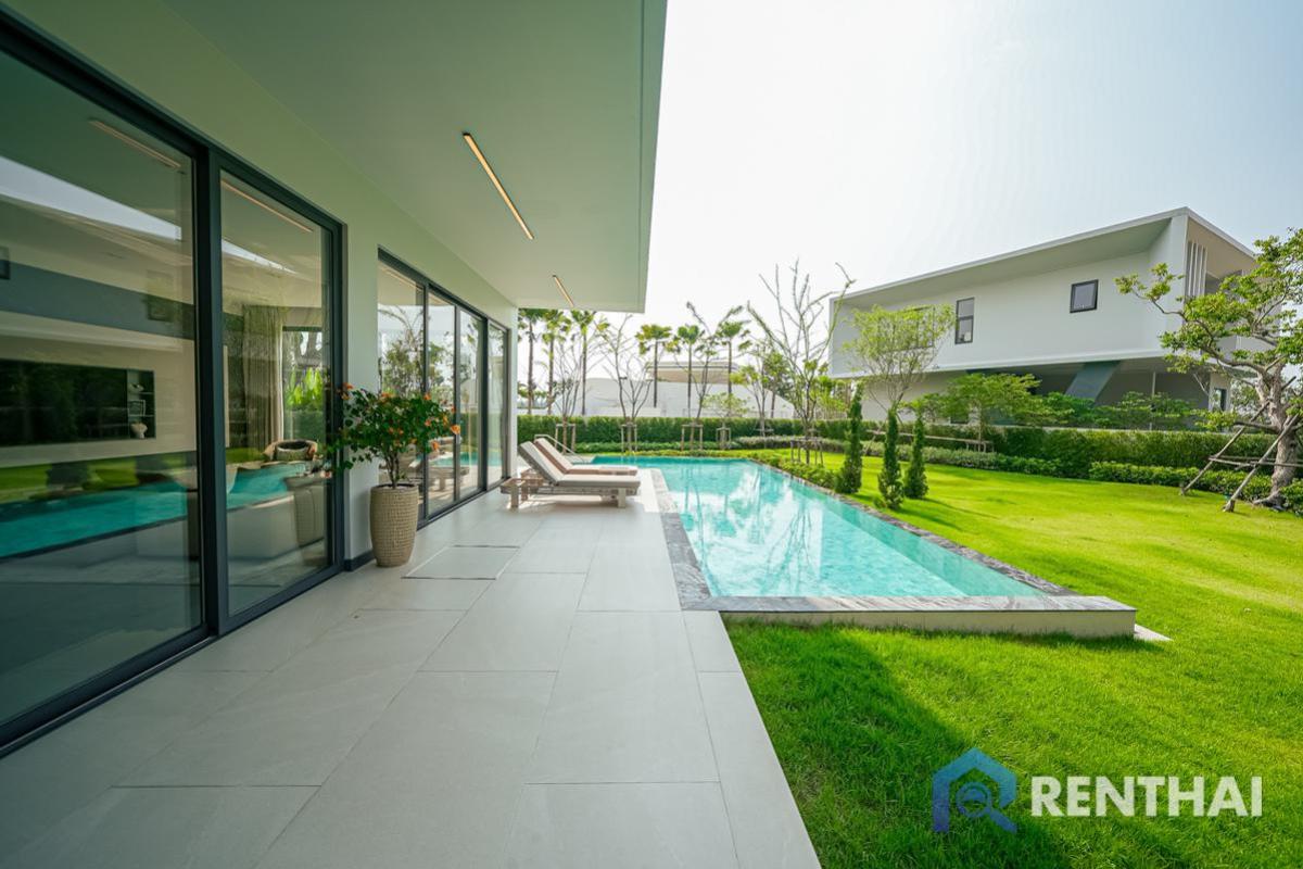 For SaleHousePattaya, Bangsaen, Chonburi : This Large Luxury Villa Could  Be Your Dream Home!