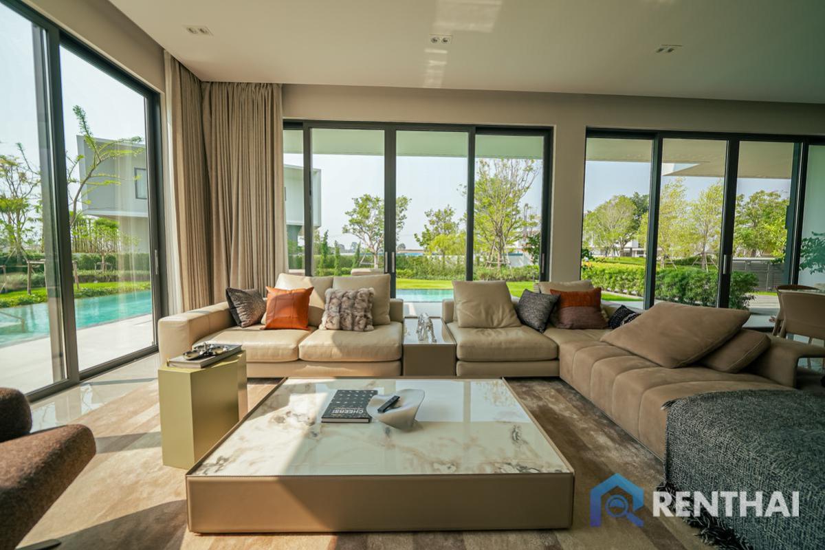 For SaleHousePattaya, Bangsaen, Chonburi : This Large Luxury Villa Could  Be Your Dream Home!