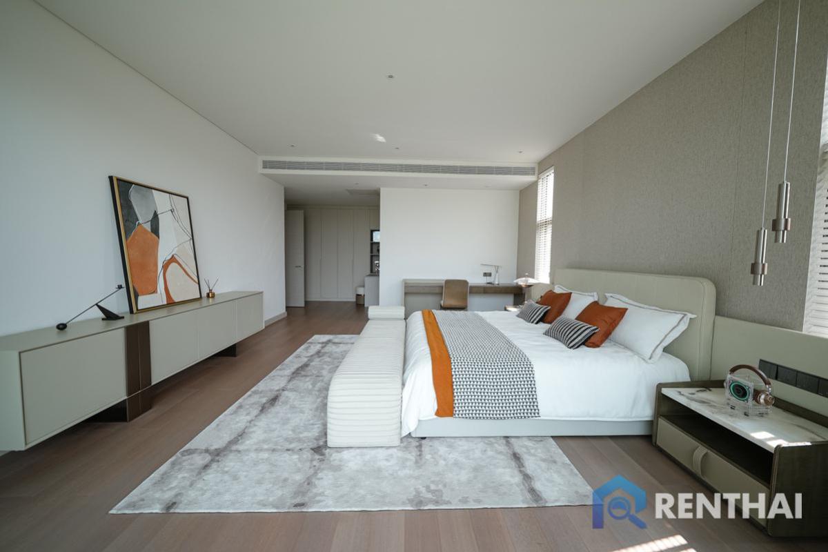 For SaleHousePattaya, Bangsaen, Chonburi : This Large Luxury Villa Could  Be Your Dream Home!