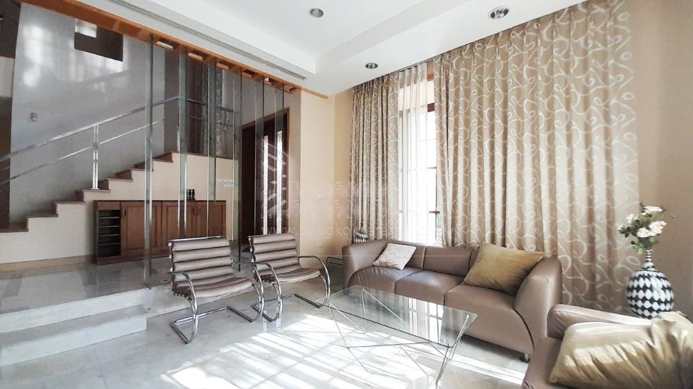 For RentHousePattanakan, Srinakarin : House for rent at Narasiri Pattanakarn