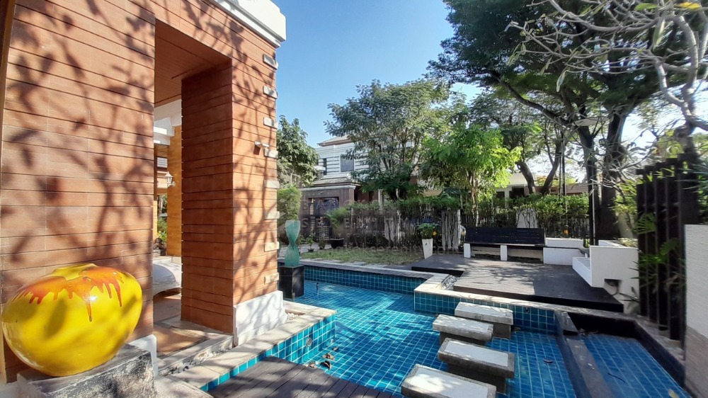 For RentHousePattanakan, Srinakarin : House for rent at Narasiri Pattanakarn