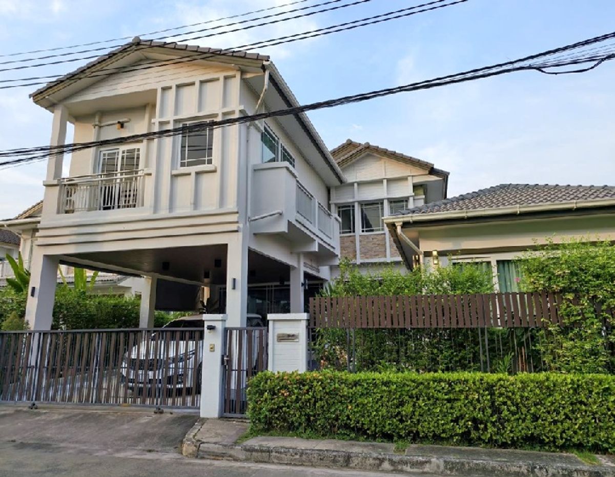 ให้เช่าบ้านสมุทรปราการ สำโรง : For Rent ให้เช่าบ้านเดี่ยว 2 ชั้น หมู่บ้านมัณฑนา พระราม 9 ศรีนครินทร์ ซอยกรุงเทพกรีฑา 7 บ้านสวยมาก เฟอร์นิเจอร์ครบ Fully Furnished / แอร์ทั้งหลัง 9 เครื่อง / อยู่อาศัย