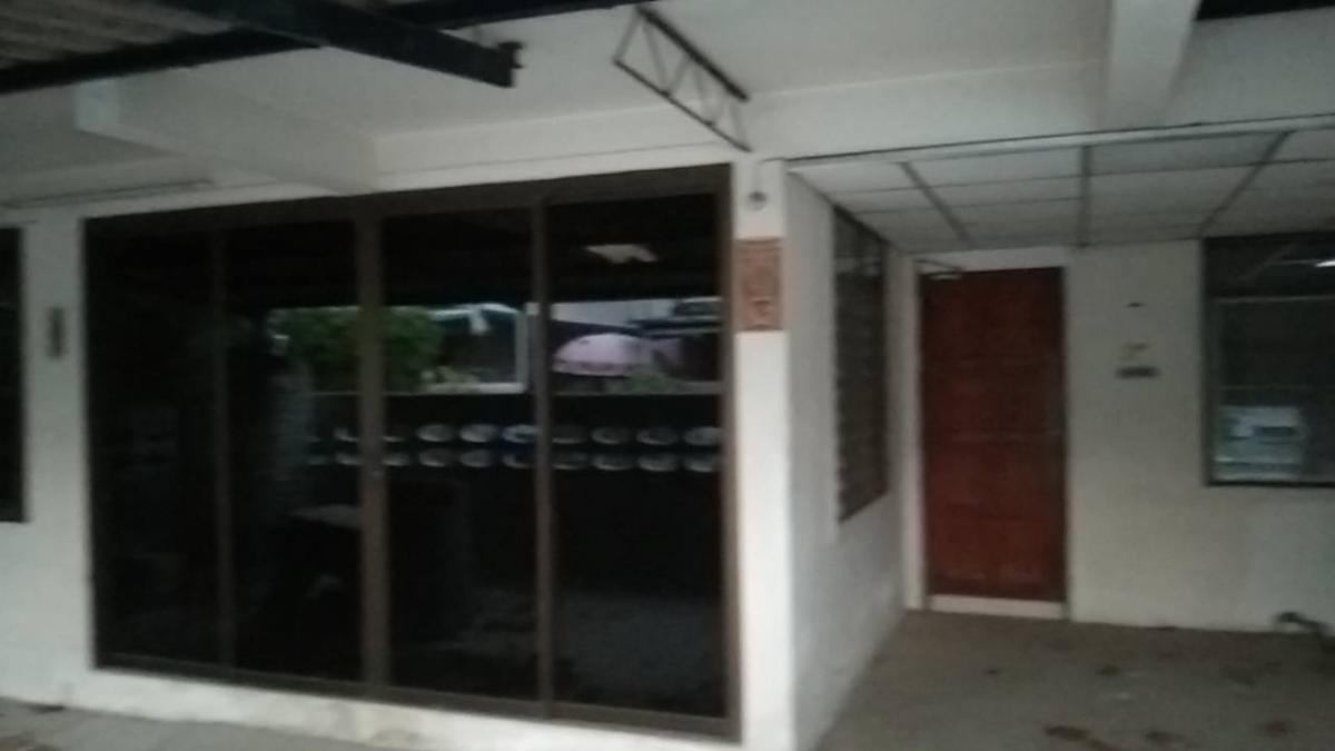 For SaleHouseRama9, Petchburi, RCA : House for sale in Soi Soonvijai, Phetchaburi 47.