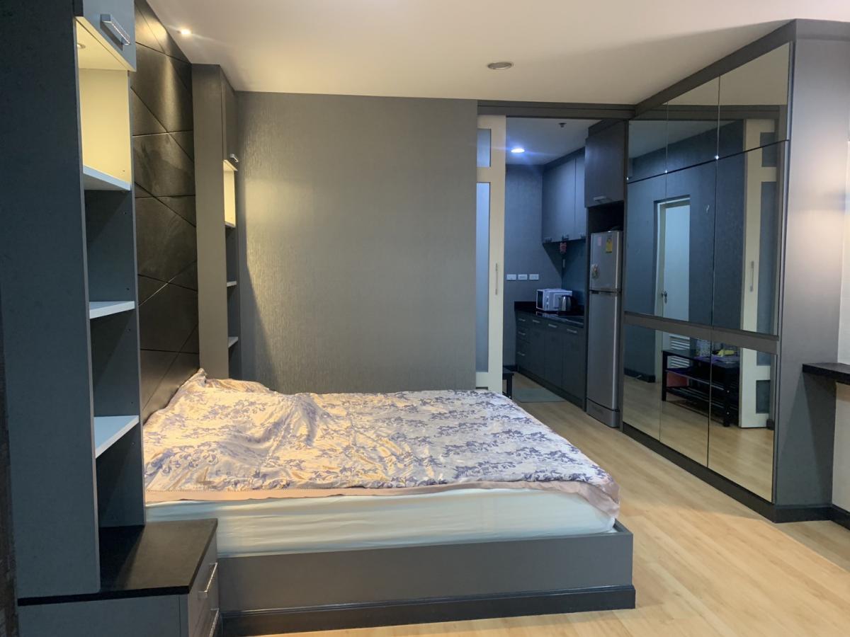 ให้เช่าคอนโดสีลม ศาลาแดง บางรัก : For rent Silom grand terrace studio 40sqm with balcony30sqm rent fee 22,000 per monthrainy0818895470