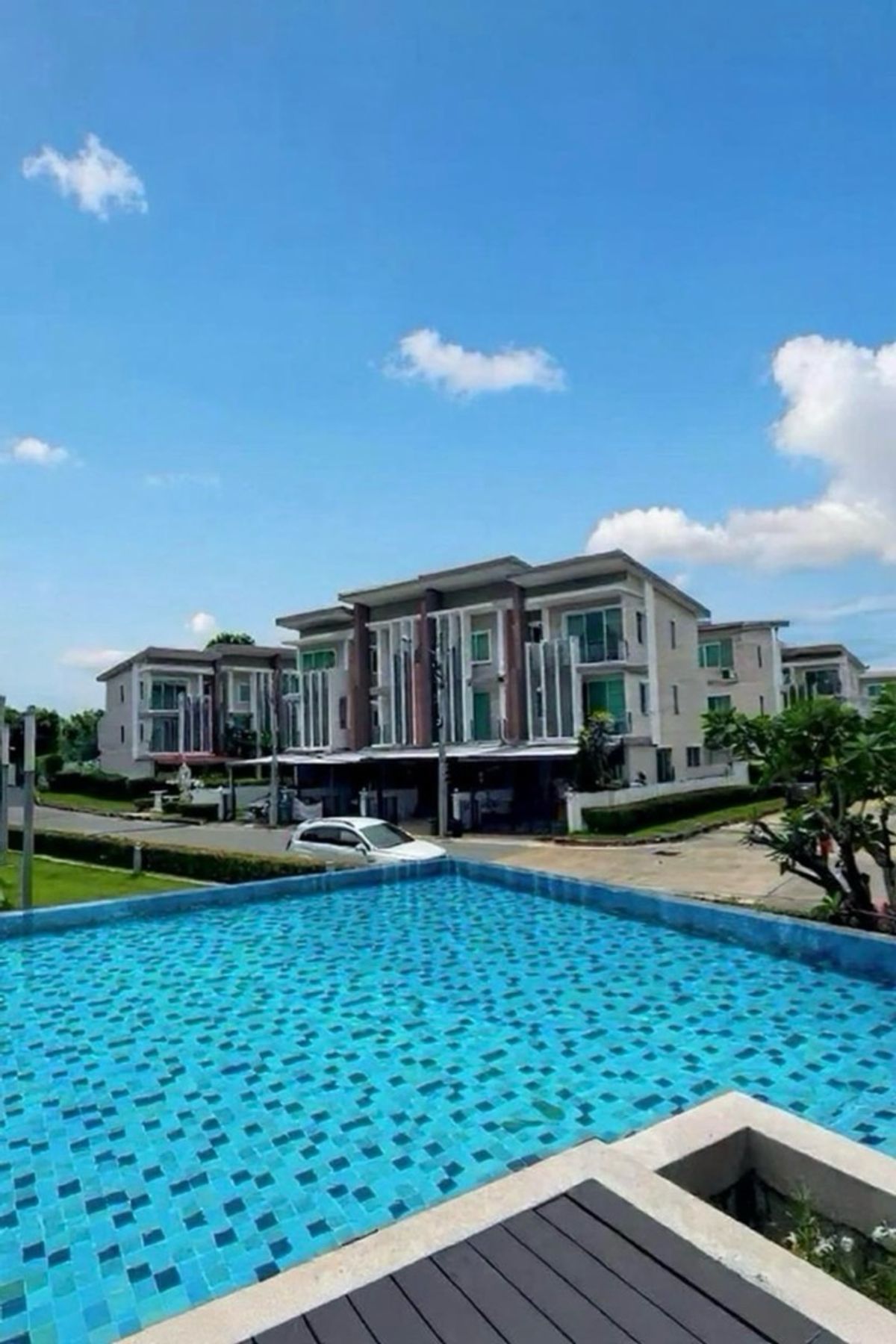 ขายทาวน์โฮมวิภาวดี ดอนเมือง หลักสี่ : จองเลยลด 300,000 บ. ทาวน์โฮม 3 ชั้น ทำเลบางเขน เกษตร ศรีปทุม  โครงการแสนสิริ  ไม่มีบ้านตรงข้าม โซนหลังClubhouse 