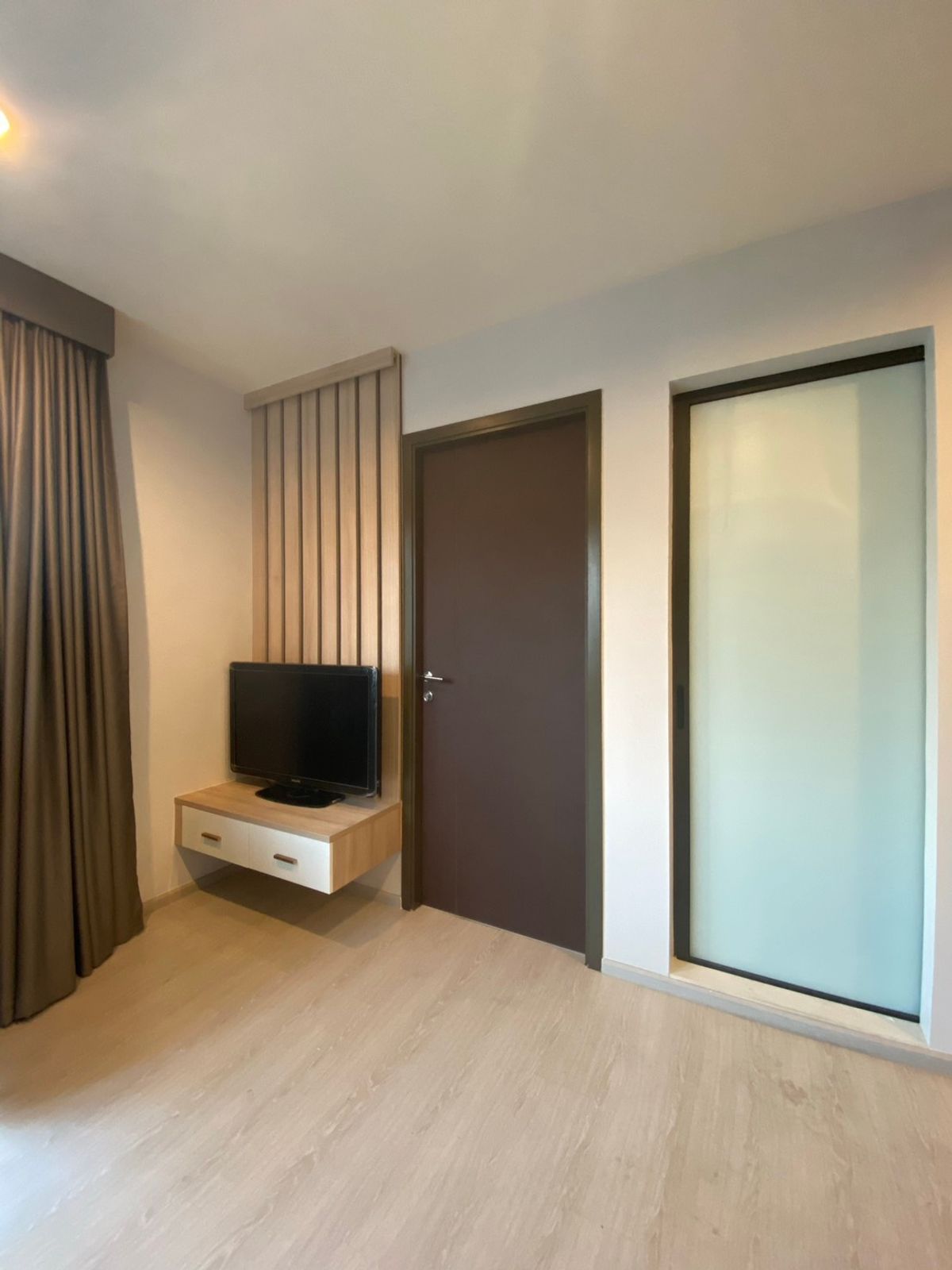 ให้เช่าคอนโดพระราม 9 เพชรบุรีตัดใหม่ RCA : Rhythm Asoke 1 ✨ 1 Bed plus ปรับเป็น 2 ห้องนอนได้  📞 Line:@pukkhome (with @ )