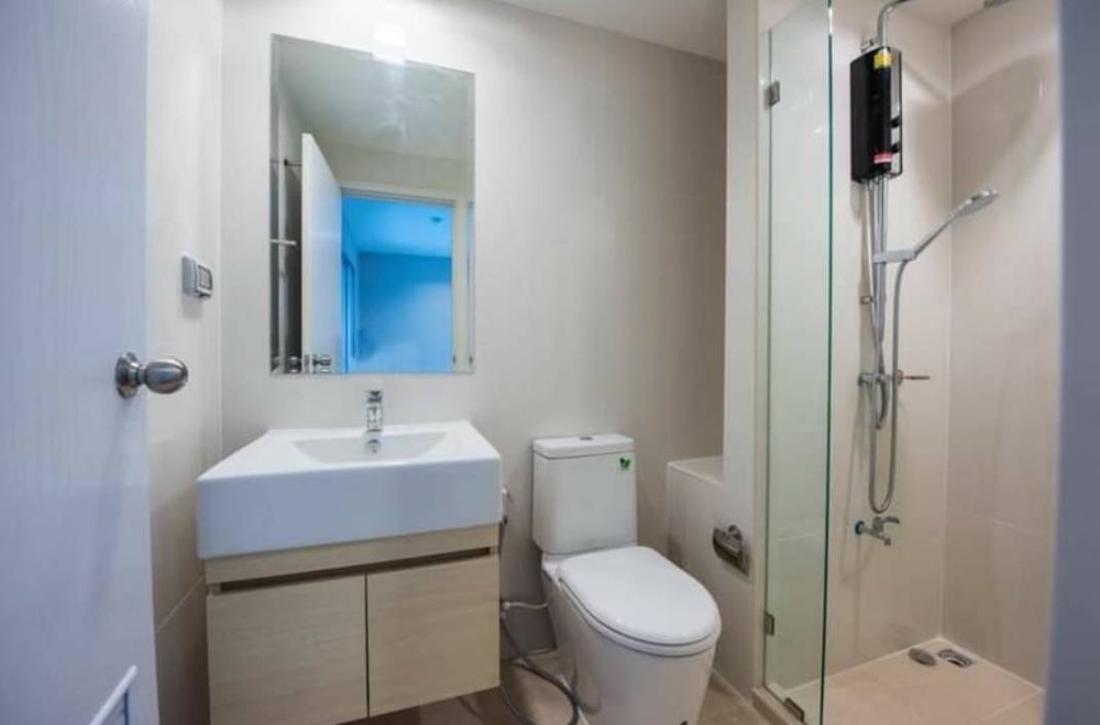 For RentCondoKasetsart, Ratchayothin : Metro Luxe, next to Rs., good location, fully furnished and electrical appliances.