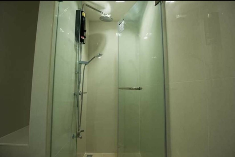 For RentCondoKasetsart, Ratchayothin : Metro Luxe, next to Rs., good location, fully furnished and electrical appliances.