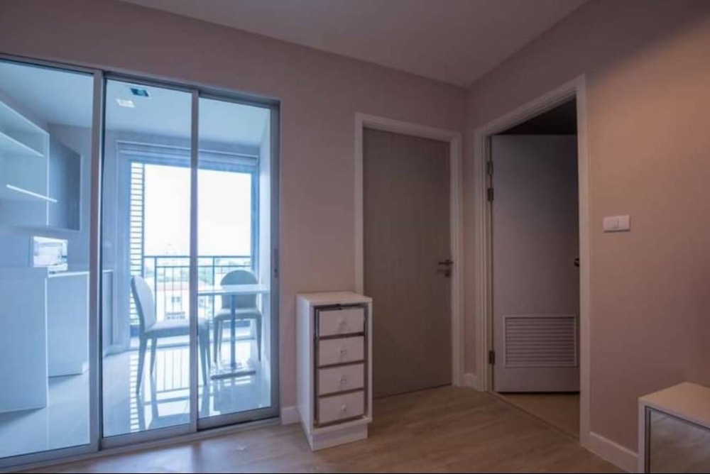 For RentCondoKasetsart, Ratchayothin : Metro Luxe, next to Rs., good location, fully furnished and electrical appliances.