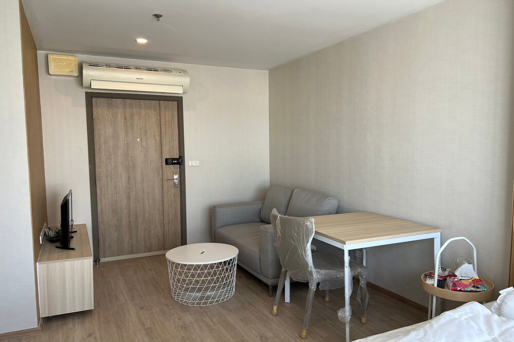 For RentCondoBangna, Bearing, Lasalle : Code C20240100222..........Ideo O2  for rent, Studio room, 1 bathroom, high floor, furnished, ready to move in