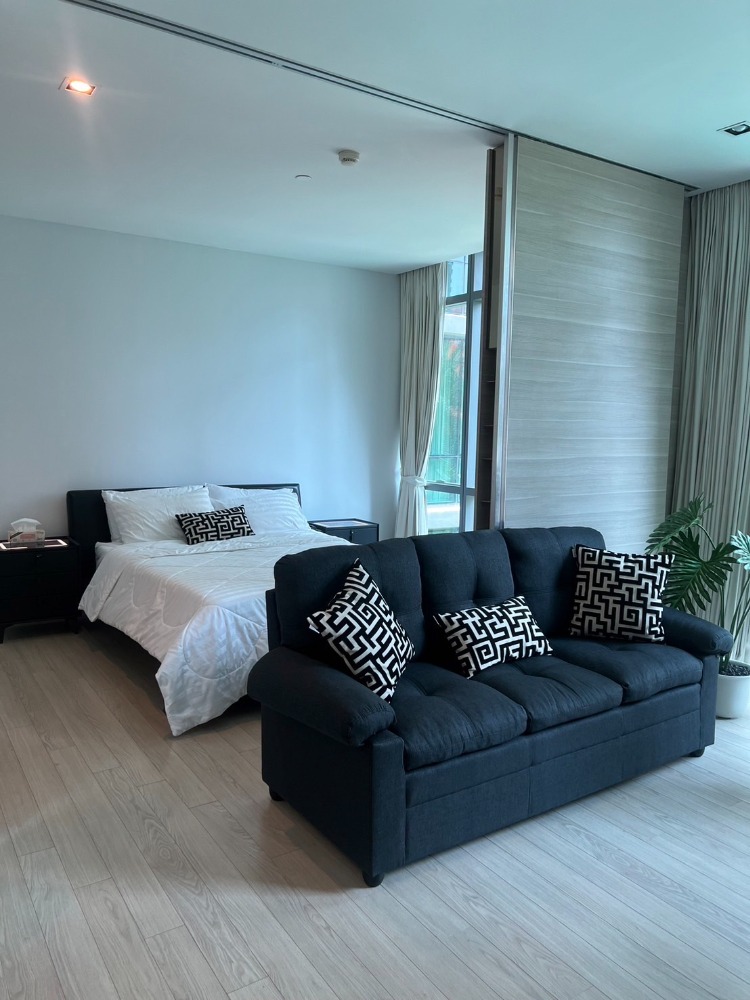 For SaleCondoSukhumvit, Asoke, Thonglor : The owner posted The Room Sukhumvit 21, The Room Sukhumvit 21, size 49.61 sq m, rent 27,000 baht, sell 6,700,000 baht.