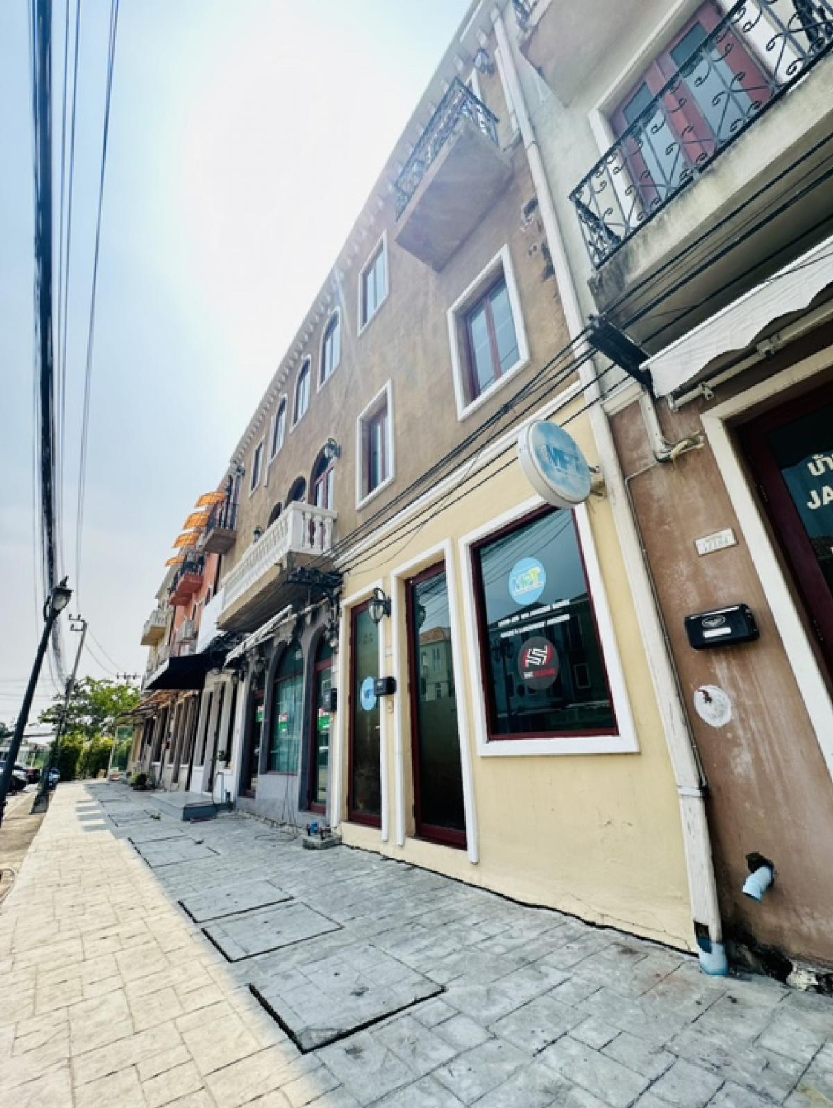 For SaleHome OfficeNawamin, Ramindra : Venice The Iris Watcharapol-Phetkasem Project, Soi Watcharapol 2/7, Watcharapol, Tha Raeng, Bang Khen District, selling price 6.5 million baht, location at the beginning of the entrance