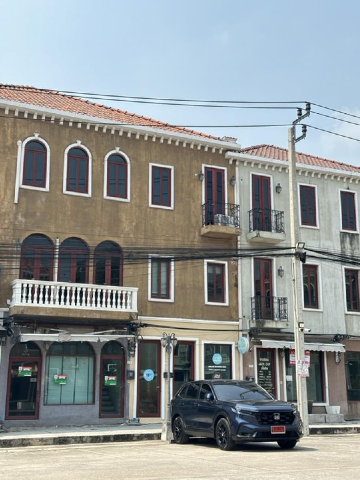 For SaleHome OfficeNawamin, Ramindra : Venice The Iris Watcharapol-Phetkasem Project, Soi Watcharapol 2/7, Watcharapol, Tha Raeng, Bang Khen District, selling price 6.5 million baht, location at the beginning of the entrance