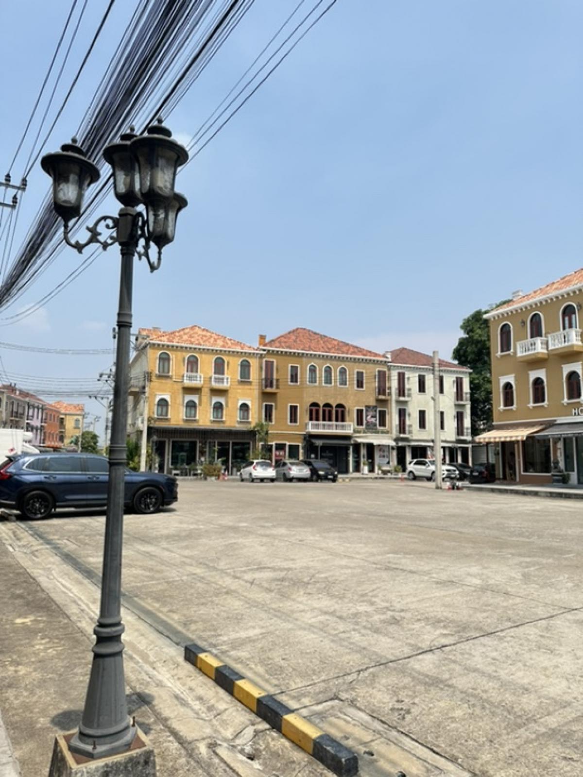 For SaleHome OfficeNawamin, Ramindra : Venice The Iris Watcharapol-Phetkasem Project, Soi Watcharapol 2/7, Watcharapol, Tha Raeng, Bang Khen District, selling price 6.5 million baht, location at the beginning of the entrance