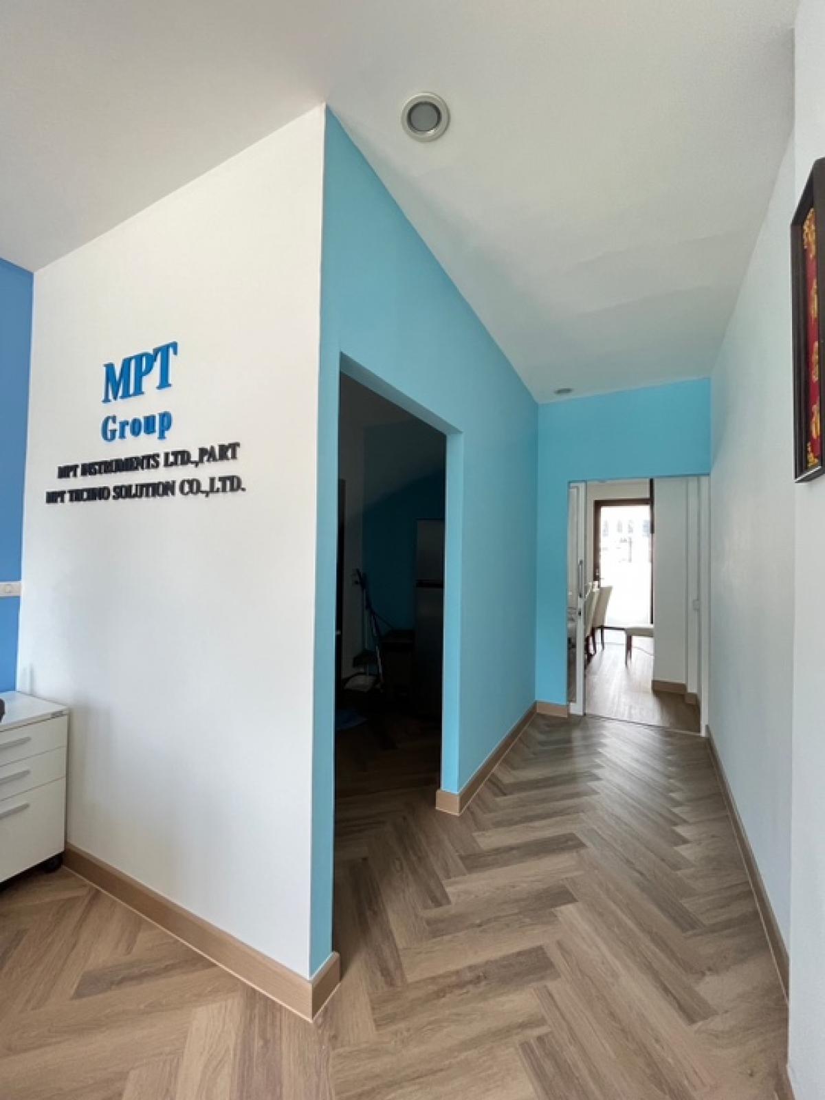 For SaleHome OfficeNawamin, Ramindra : Venice The Iris Watcharapol-Phetkasem Project, Soi Watcharapol 2/7, Watcharapol, Tha Raeng, Bang Khen District, selling price 6.5 million baht, location at the beginning of the entrance