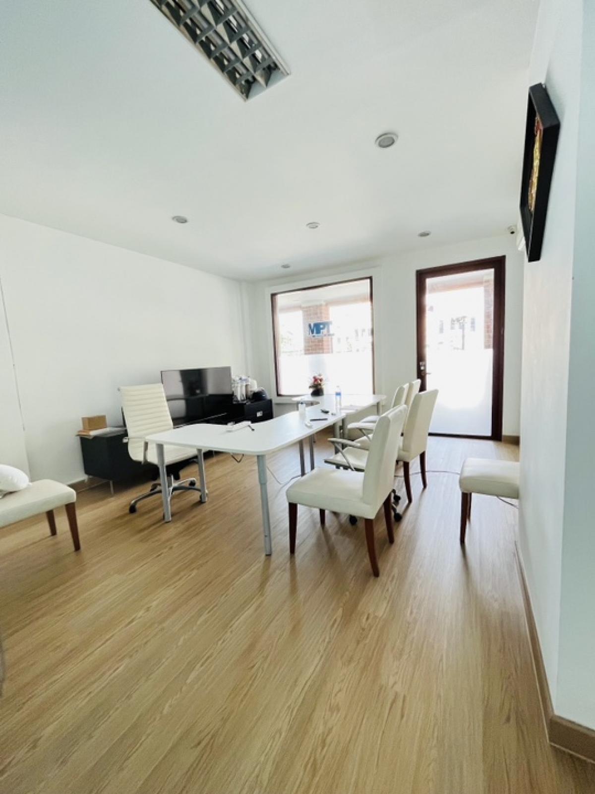 For SaleHome OfficeNawamin, Ramindra : Venice The Iris Watcharapol-Phetkasem Project, Soi Watcharapol 2/7, Watcharapol, Tha Raeng, Bang Khen District, selling price 6.5 million baht, location at the beginning of the entrance