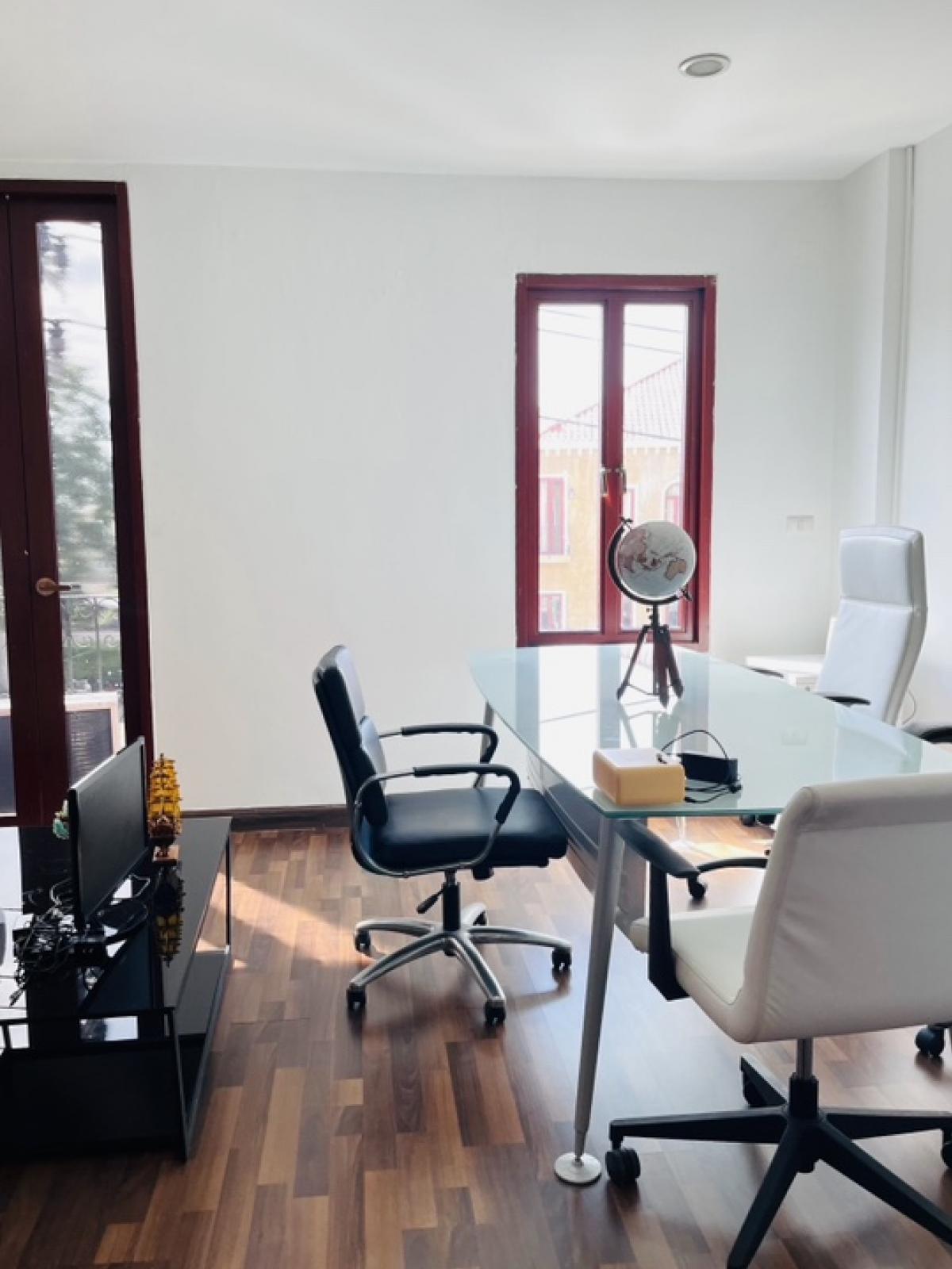 For SaleHome OfficeNawamin, Ramindra : Venice The Iris Watcharapol-Phetkasem Project, Soi Watcharapol 2/7, Watcharapol, Tha Raeng, Bang Khen District, selling price 6.5 million baht, location at the beginning of the entrance