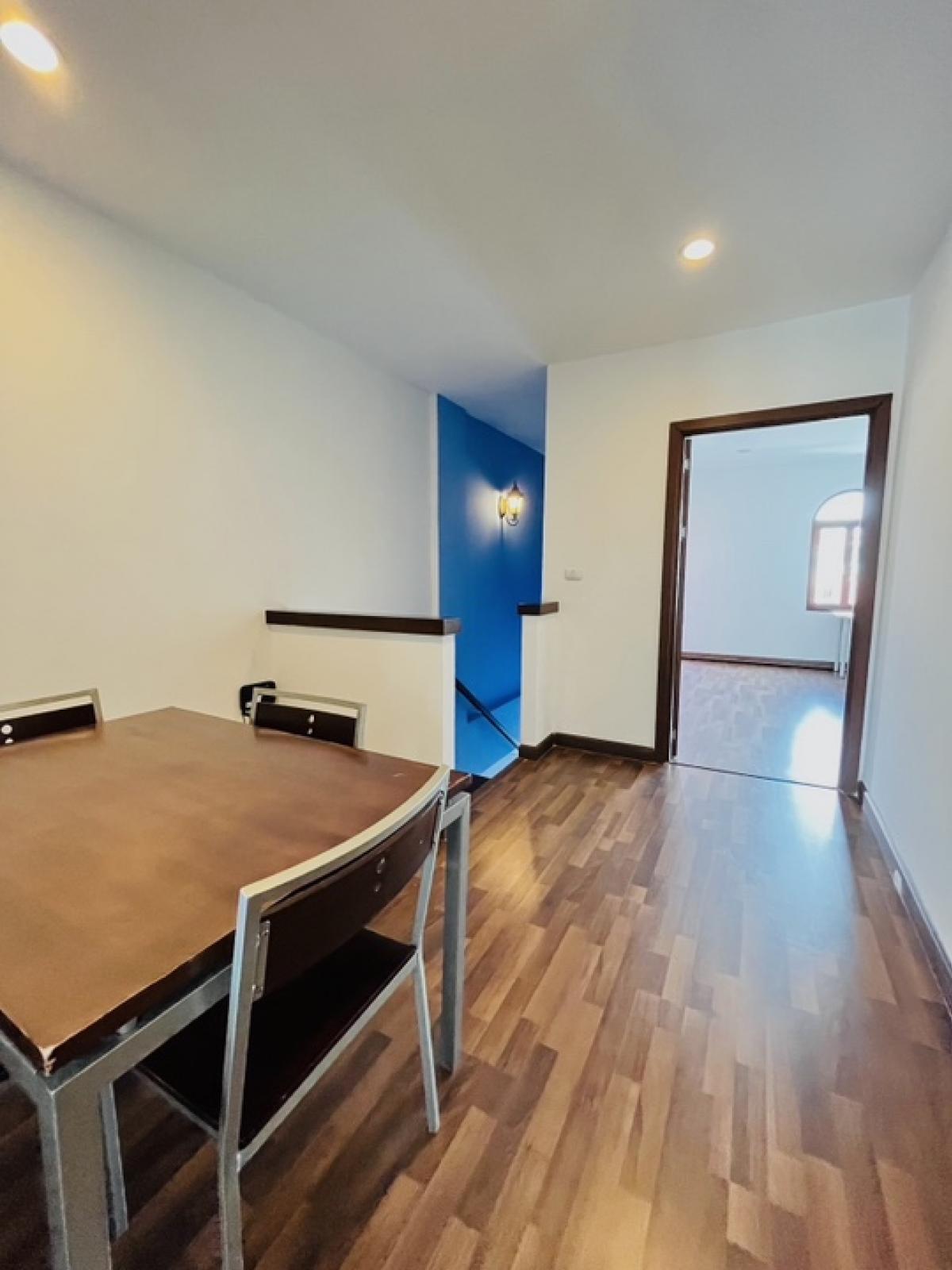 For SaleHome OfficeNawamin, Ramindra : Venice The Iris Watcharapol-Phetkasem Project, Soi Watcharapol 2/7, Watcharapol, Tha Raeng, Bang Khen District, selling price 6.5 million baht, location at the beginning of the entrance