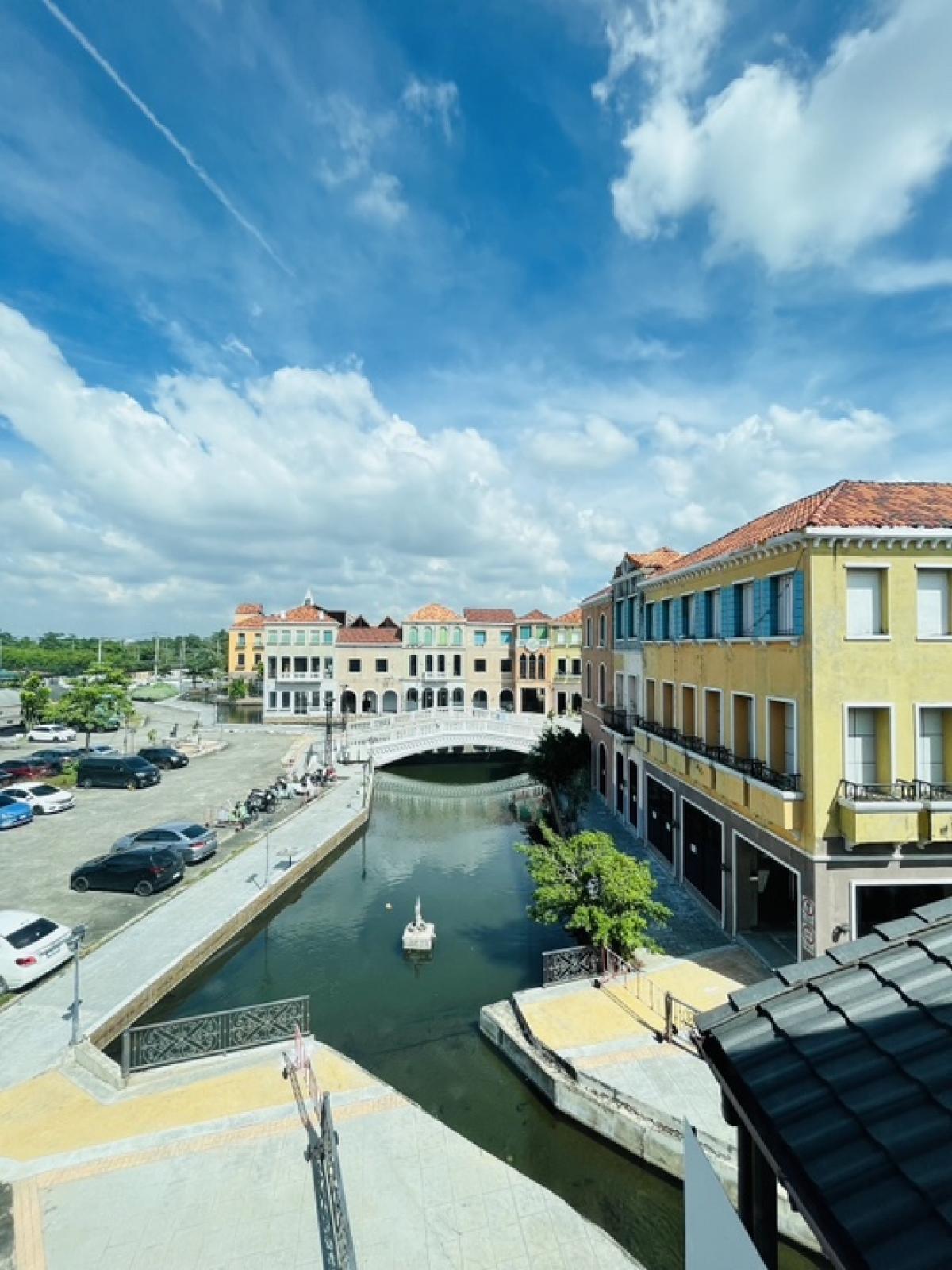 For SaleHome OfficeNawamin, Ramindra : Venice The Iris Watcharapol-Phetkasem Project, Soi Watcharapol 2/7, Watcharapol, Tha Raeng, Bang Khen District, selling price 6.5 million baht, location at the beginning of the entrance