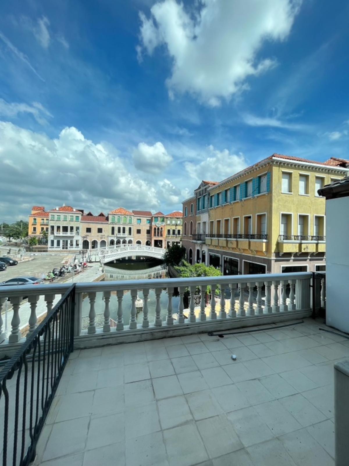 For SaleHome OfficeNawamin, Ramindra : Venice The Iris Watcharapol-Phetkasem Project, Soi Watcharapol 2/7, Watcharapol, Tha Raeng, Bang Khen District, selling price 6.5 million baht, location at the beginning of the entrance