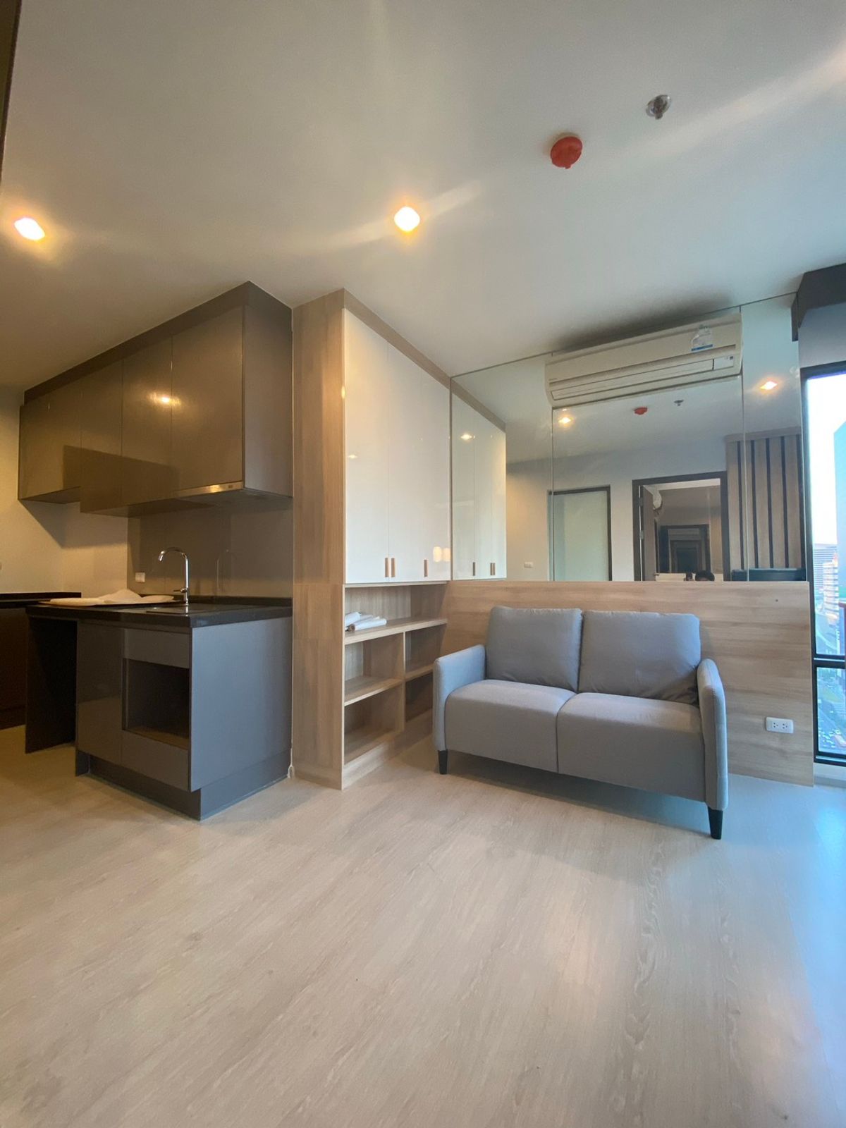 ให้เช่าคอนโดพระราม 9 เพชรบุรีตัดใหม่ RCA : Rhythm Asoke 1 ✨ 1 Bed plus ปรับเป็น 2 ห้องนอนได้  📞 Line:@pukkhome (with @ )