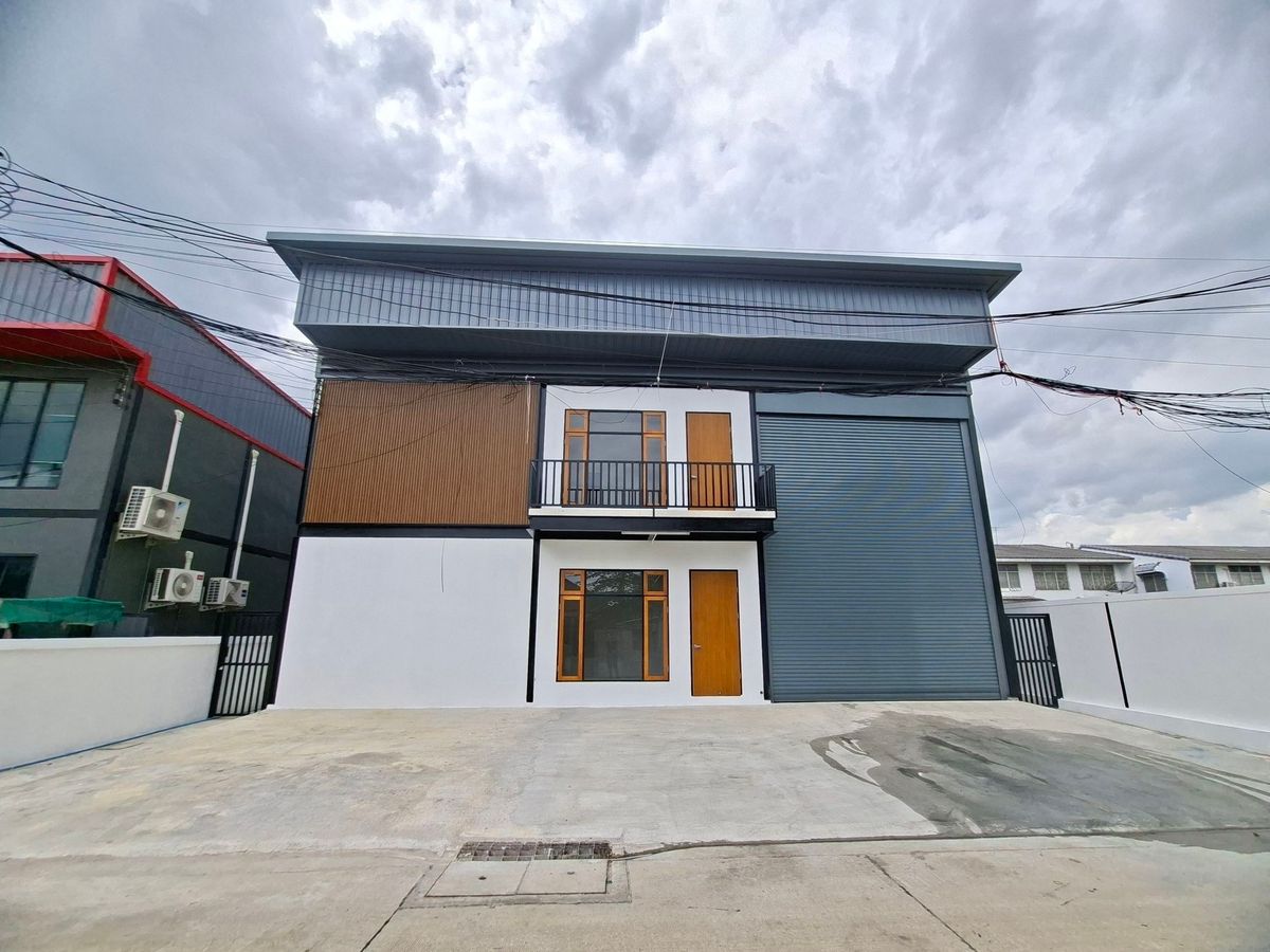 For RentWarehousePathum Thani,Rangsit, Thammasat : Warehouse/office for rent, Khlong 4, Lat Sawai Subdistrict, Lam Luk Ka District, Pathum Thani, area 285 sq m.