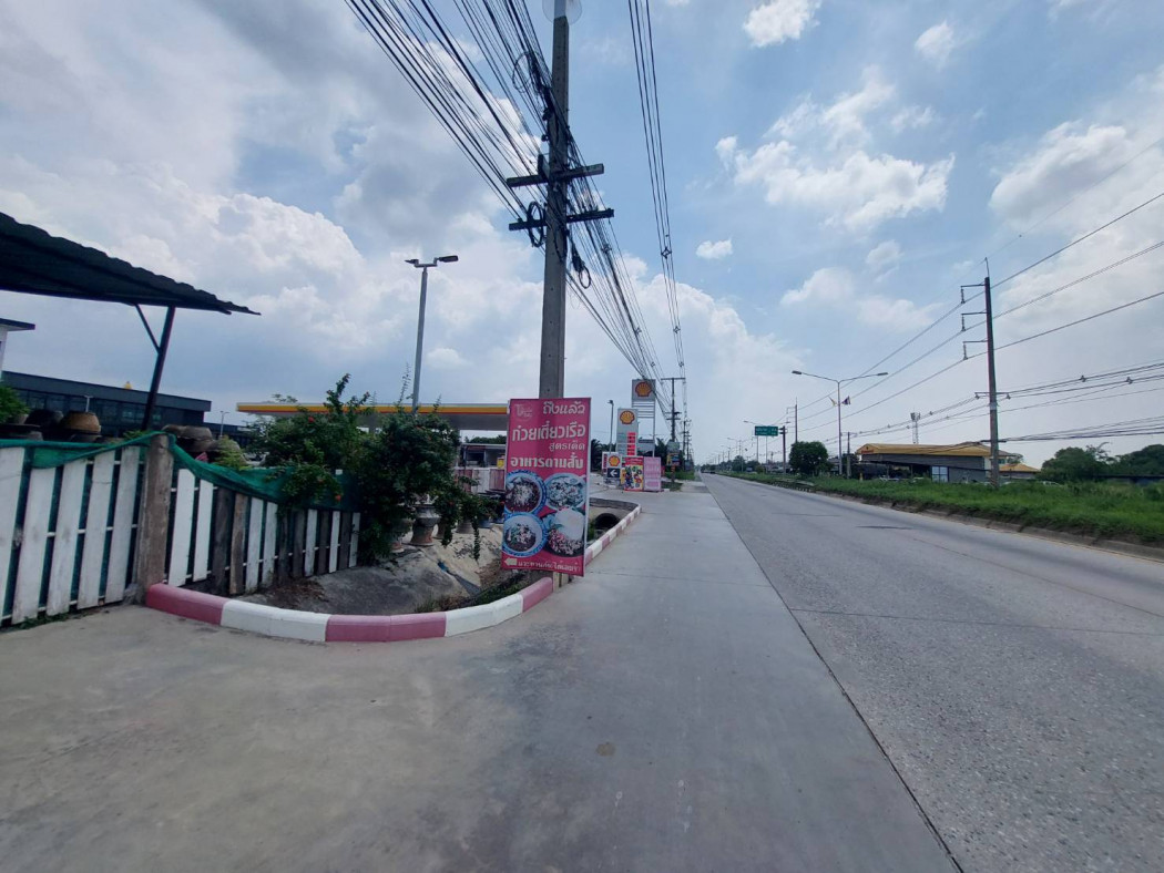 For SaleLandLampang : Land for sale, next to Sukprayoon Road, 3 rai 3 ngan, suitable for commercial use.