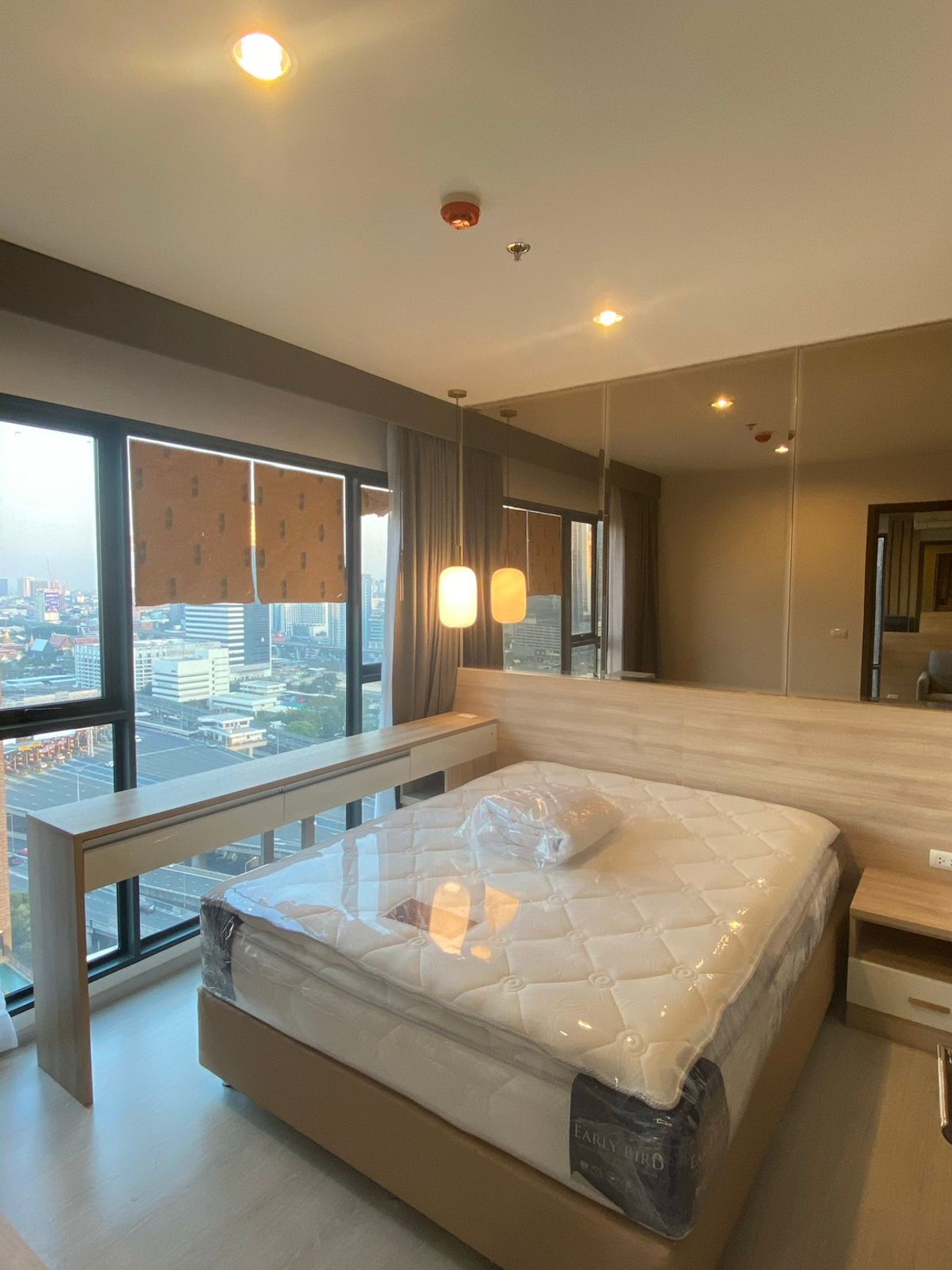 ให้เช่าคอนโดพระราม 9 เพชรบุรีตัดใหม่ RCA : Rhythm Asoke 1 ✨ 1 Bed plus ปรับเป็น 2 ห้องนอนได้  📞 Line:@pukkhome (with @ )