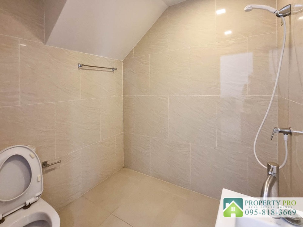 For RentTownhomePattanakan, Srinakarin : MJ24R-008 TownHome for Rent at Shizen Pattanakarn 32, 4 bedroom 22 sqw 220 sqm Fully Furnished Near Onnut, Hua Mak