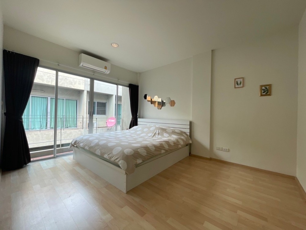 For RentTownhomePattanakan, Srinakarin : For rent: Noble Cube Village, Phatthanakan